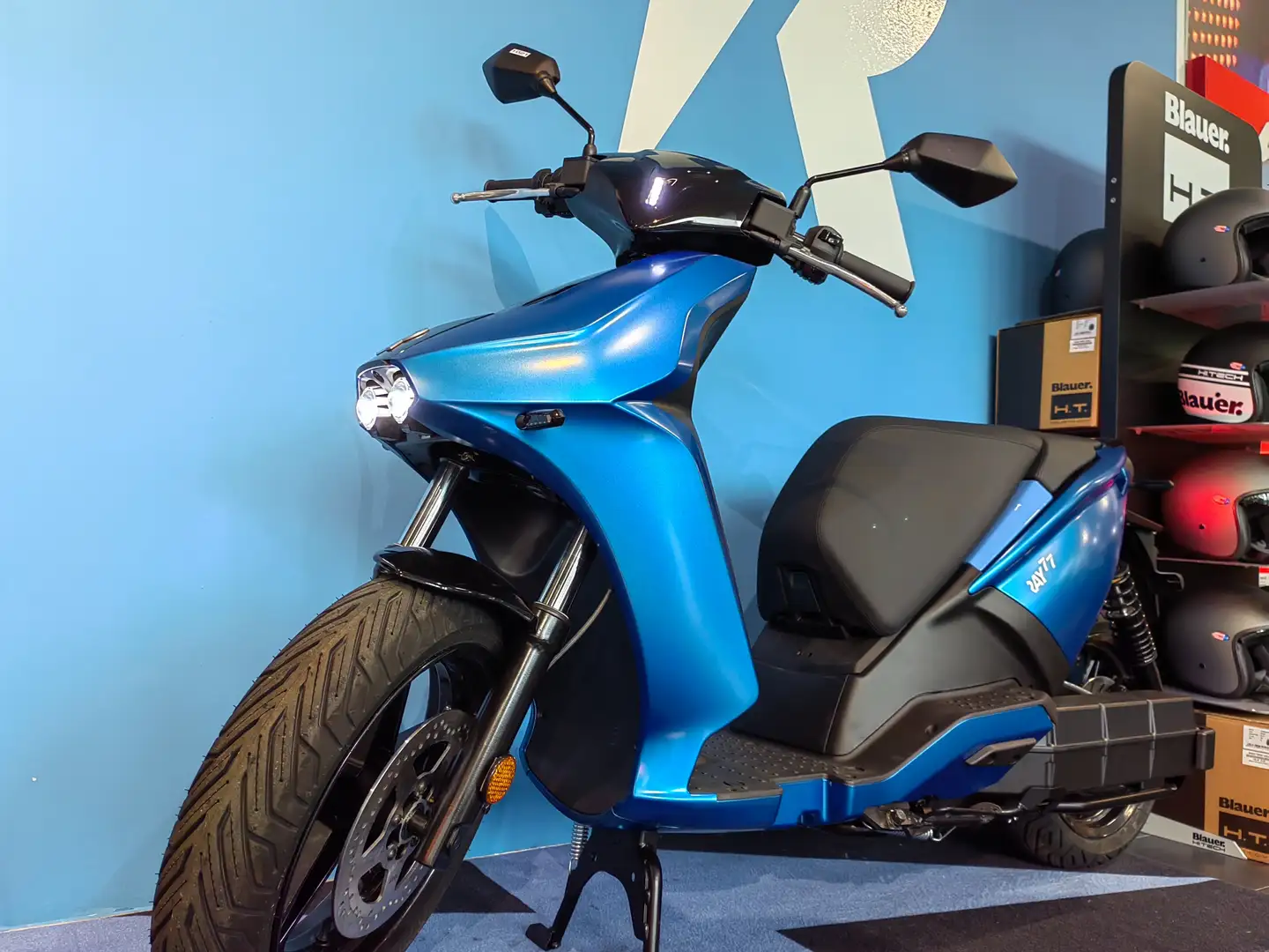 Ray 7.7 Elektromotoroller Premium 125er Blue - 1