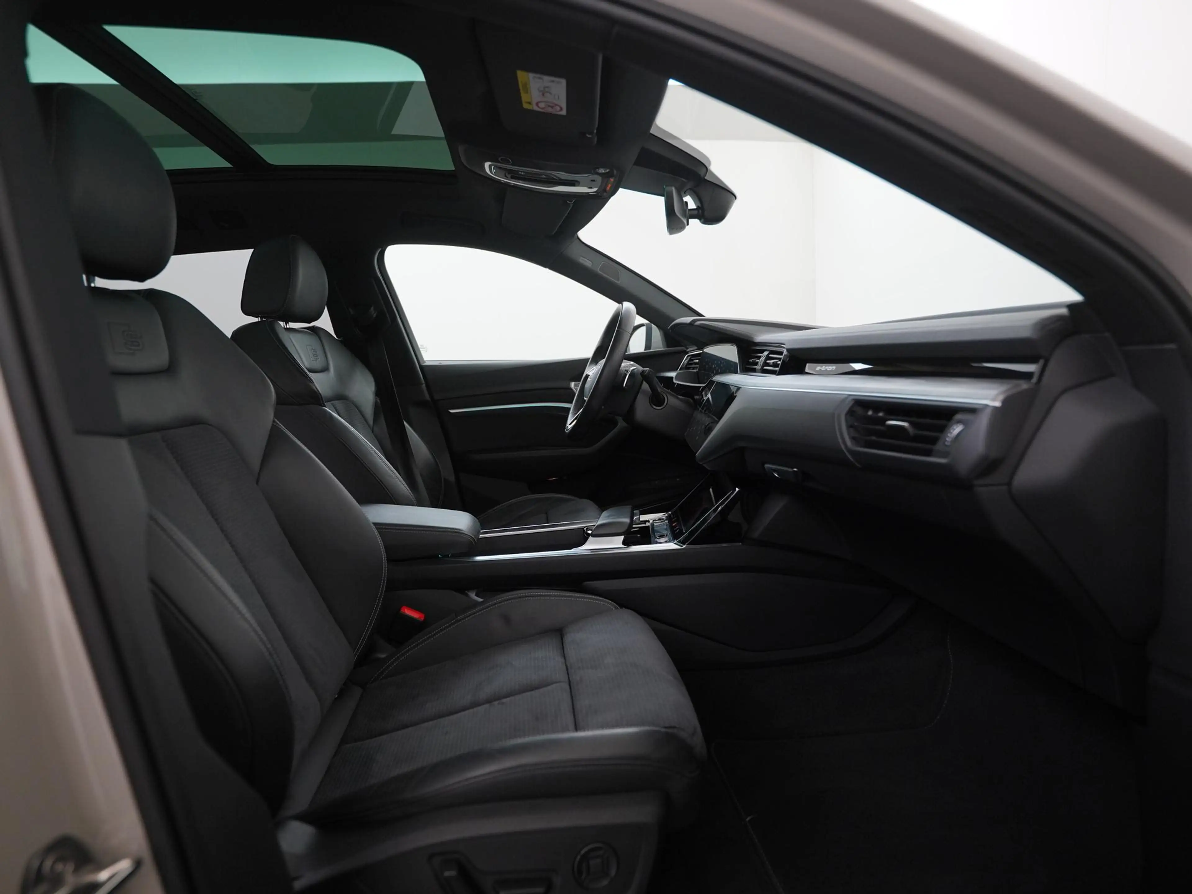 Audi e-tron 55 quattro S-Line Int. 95 kWh | SOH 91% | Panorama — photo 3