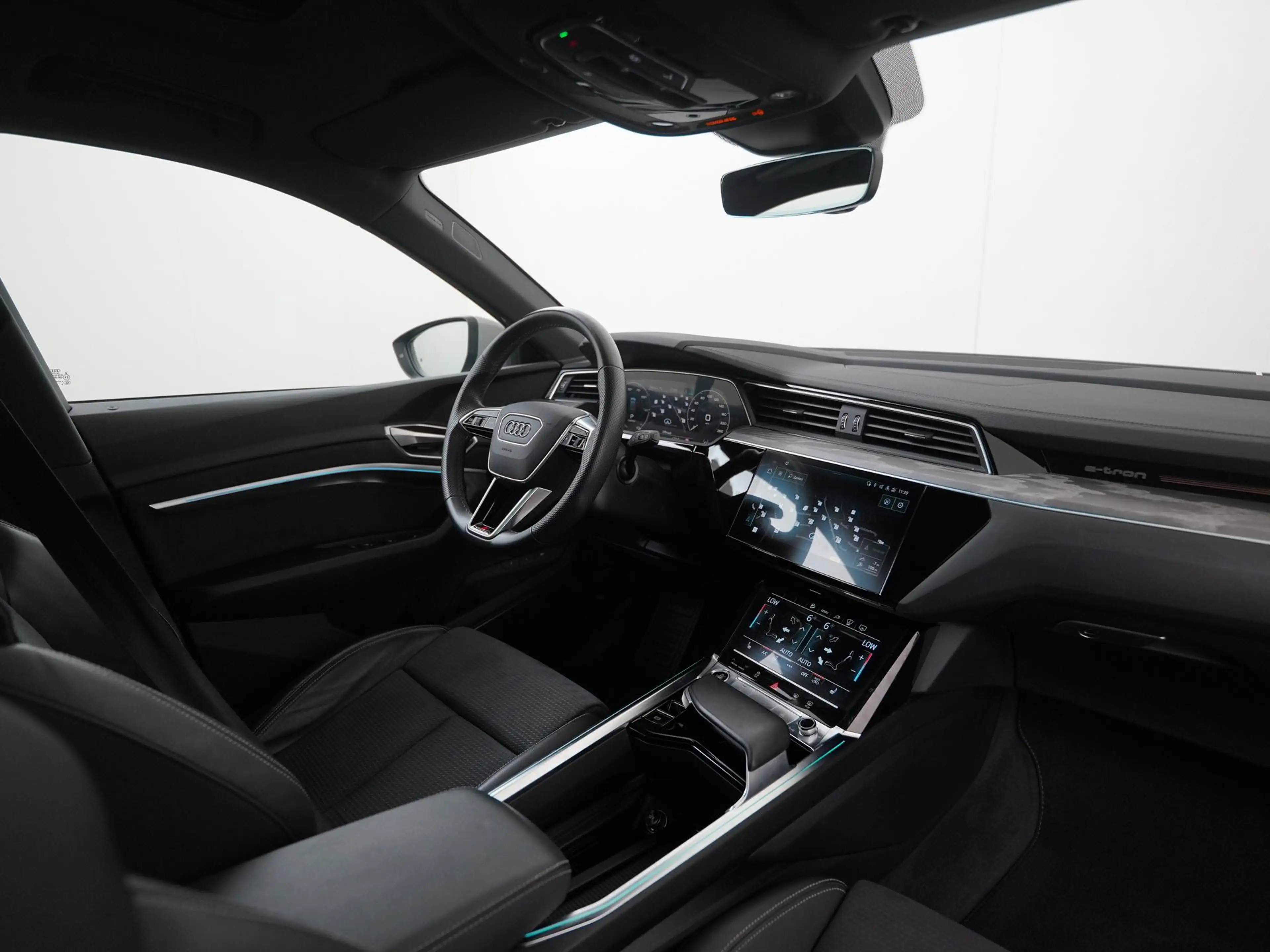Audi e-tron 55 quattro S-Line Int. 95 kWh | SOH 91% | Panorama — photo 2
