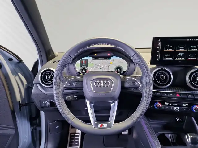 Audi Q2 view 8