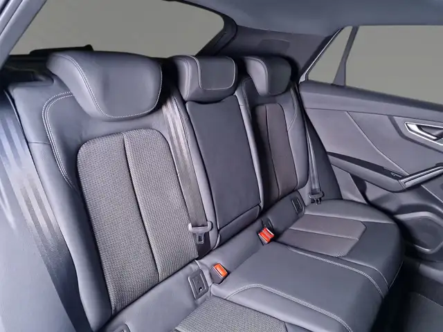 Audi Q2 view 11