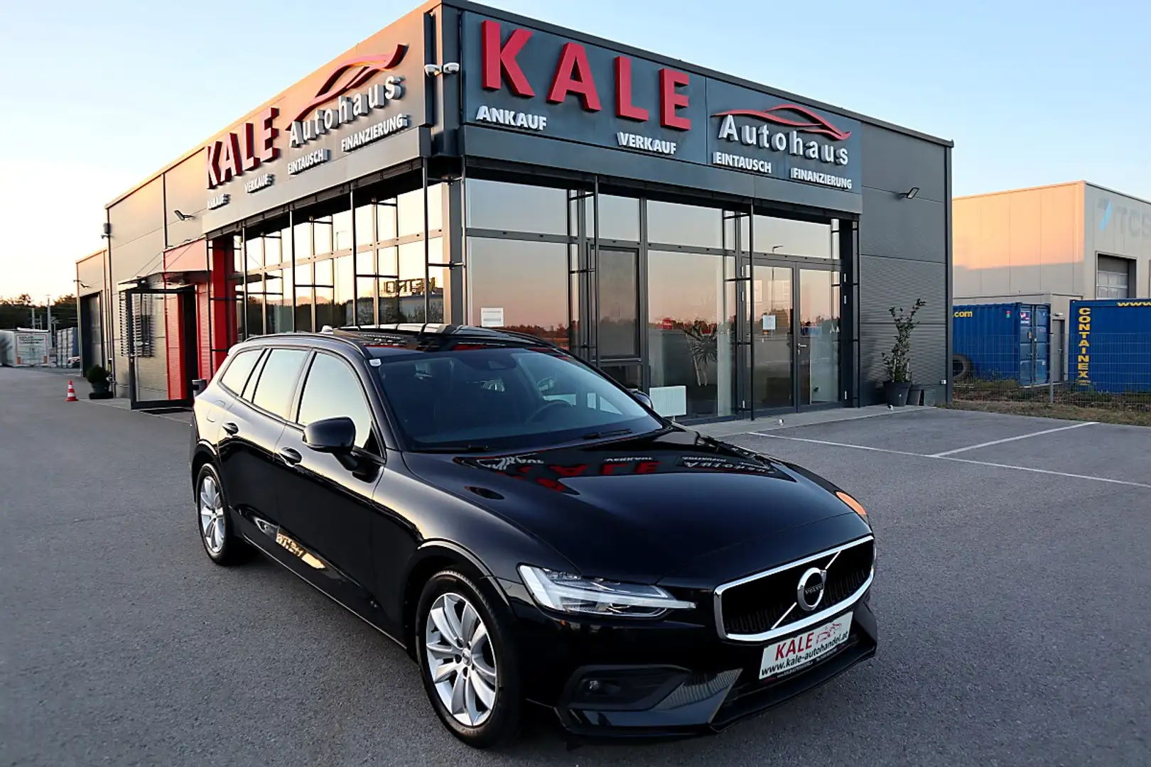 Volvo V60 B3 (P) Momentum Geartronic *1.Besitz*Panoramadach* Schwarz - 1