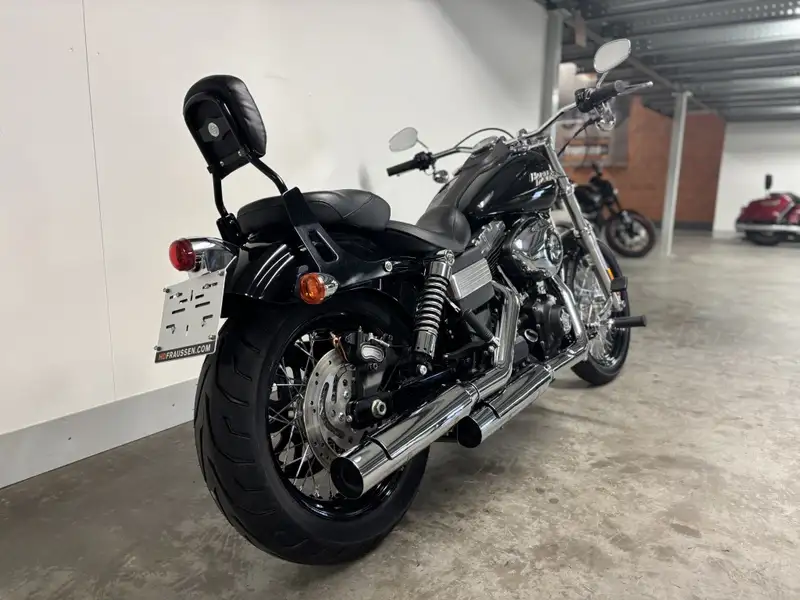 Harley-Davidson Dyna Street Bob - foto 4