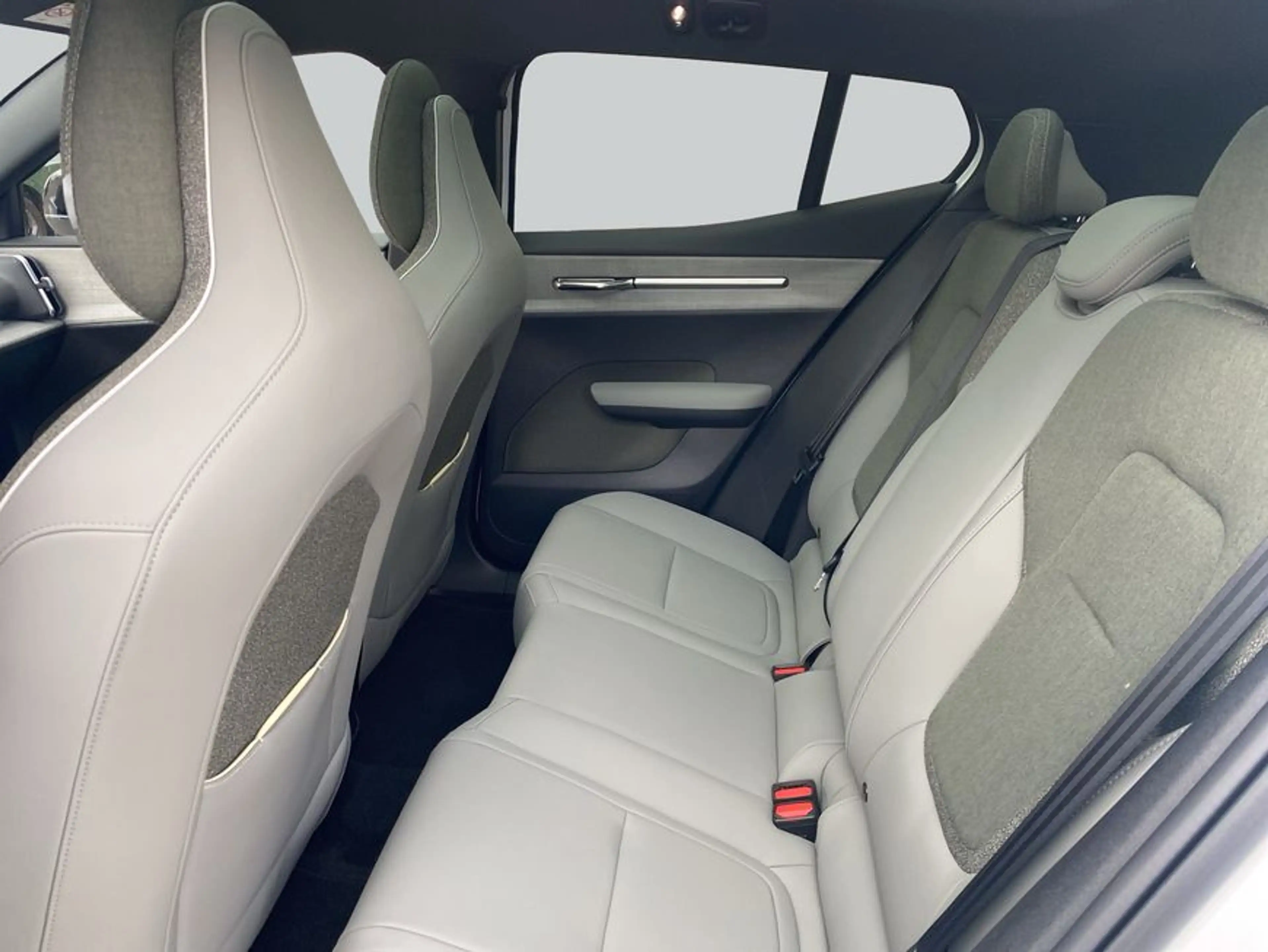 Volvo EX30 TwinMotor Performance AWD Cross Country Ultra — photo 12