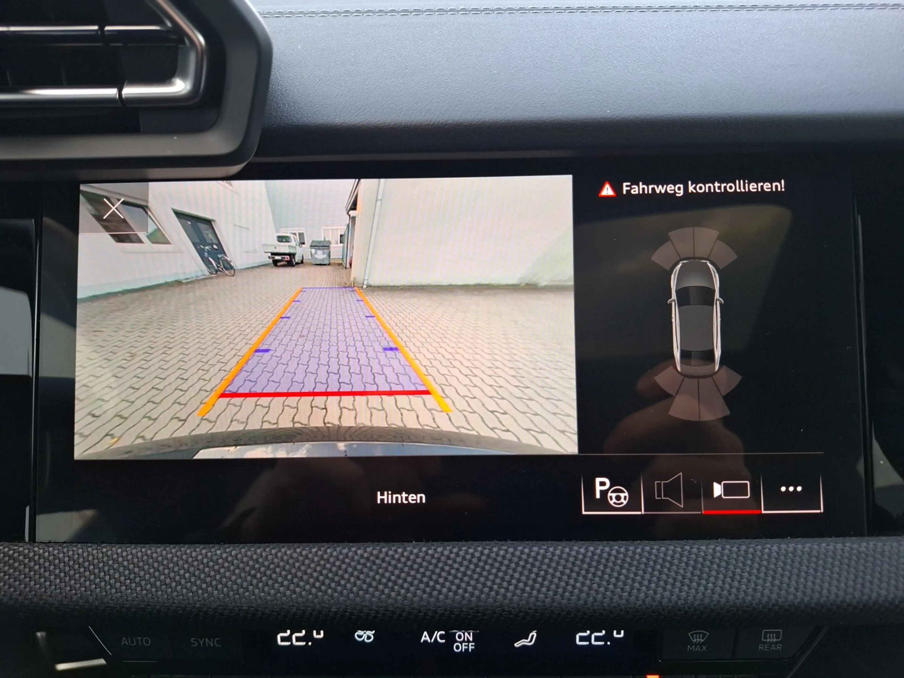 Audi S3 Lim TFSI qu Matrix Navi Pano Carbon Akra AVC AC... — photo 14