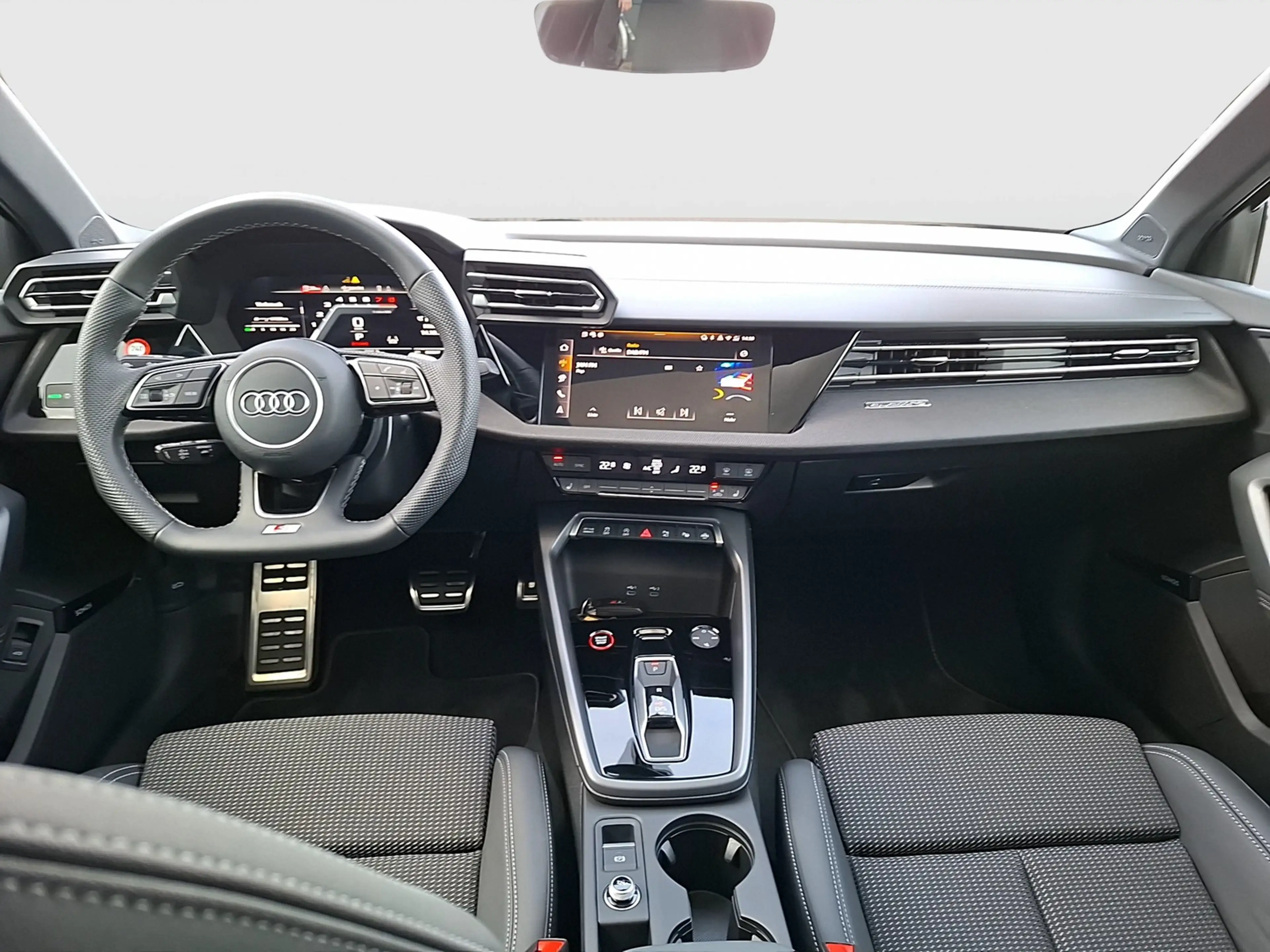 Audi S3 Lim TFSI qu Matrix Navi Pano Carbon Akra AVC AC... — photo 11