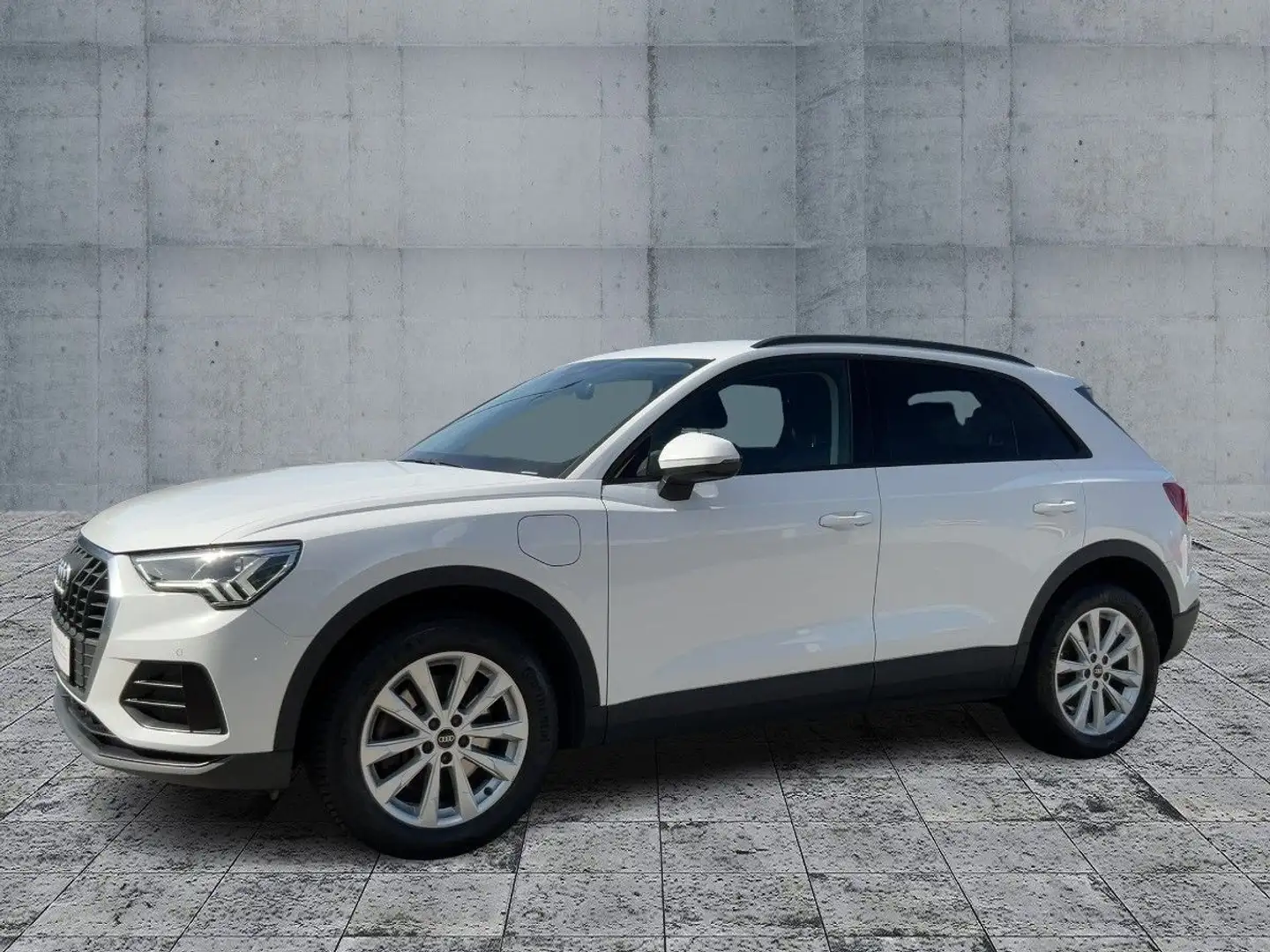 Audi Q3 45 TFSI e S-TR LED+RFK+GRA+SHZ+18"LM+VC Weiß - 2