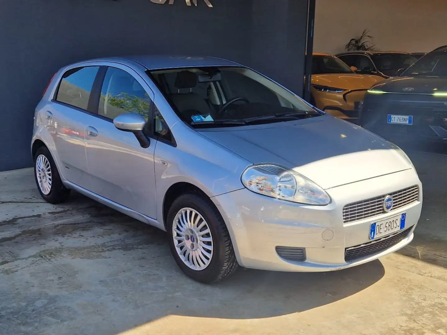 Fiat Grande Punto Grande Punto III 2005 5p 1.4 Dynamic 77cv Plateado - 1