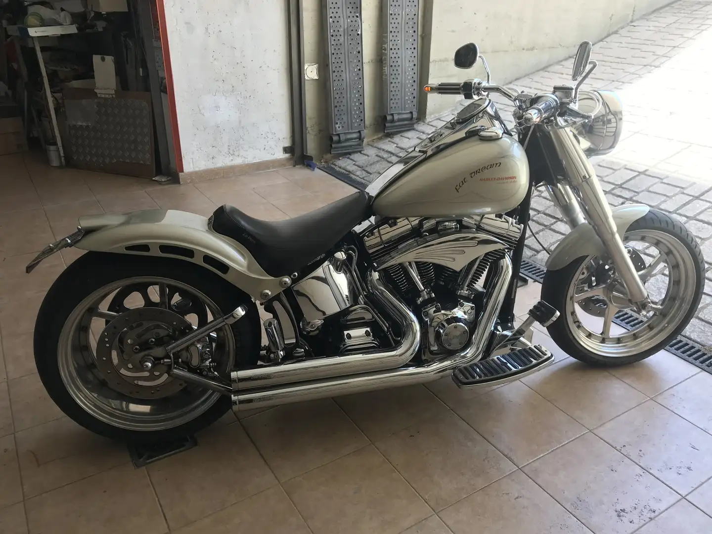 Harley-Davidson Fat Boy Muscle Bike, Transformada Con Ruedas Del.: 18” - 1