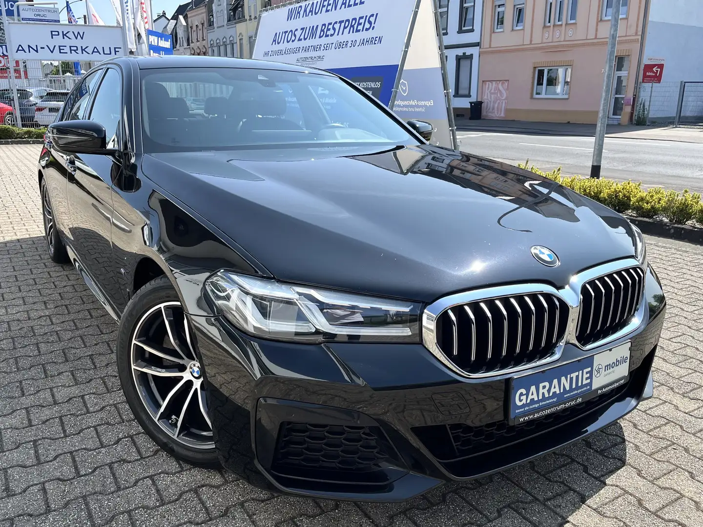 BMW 520 d M Sport *LED*Navi*Virtual*Leder*AHK* Zwart - 2
