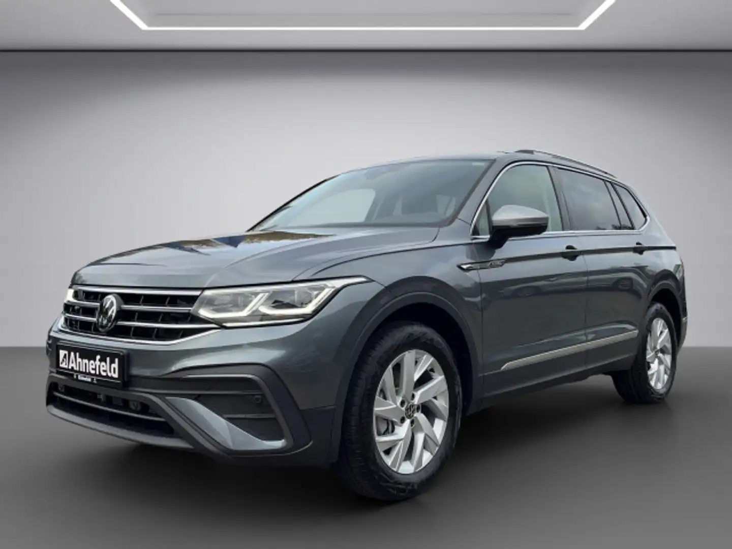 Volkswagen Tiguan Allspace Life 2,0 l TDI SCR 110 kW 150 PS 7-Gang-Doppelkupp Grau - 2