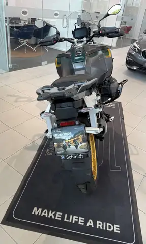 BMW R 1300 GS view 4