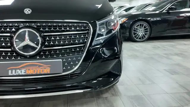 Mercedes-Benz V 300 view 13