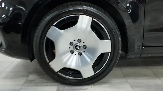 Mercedes-Benz V 300 view 14