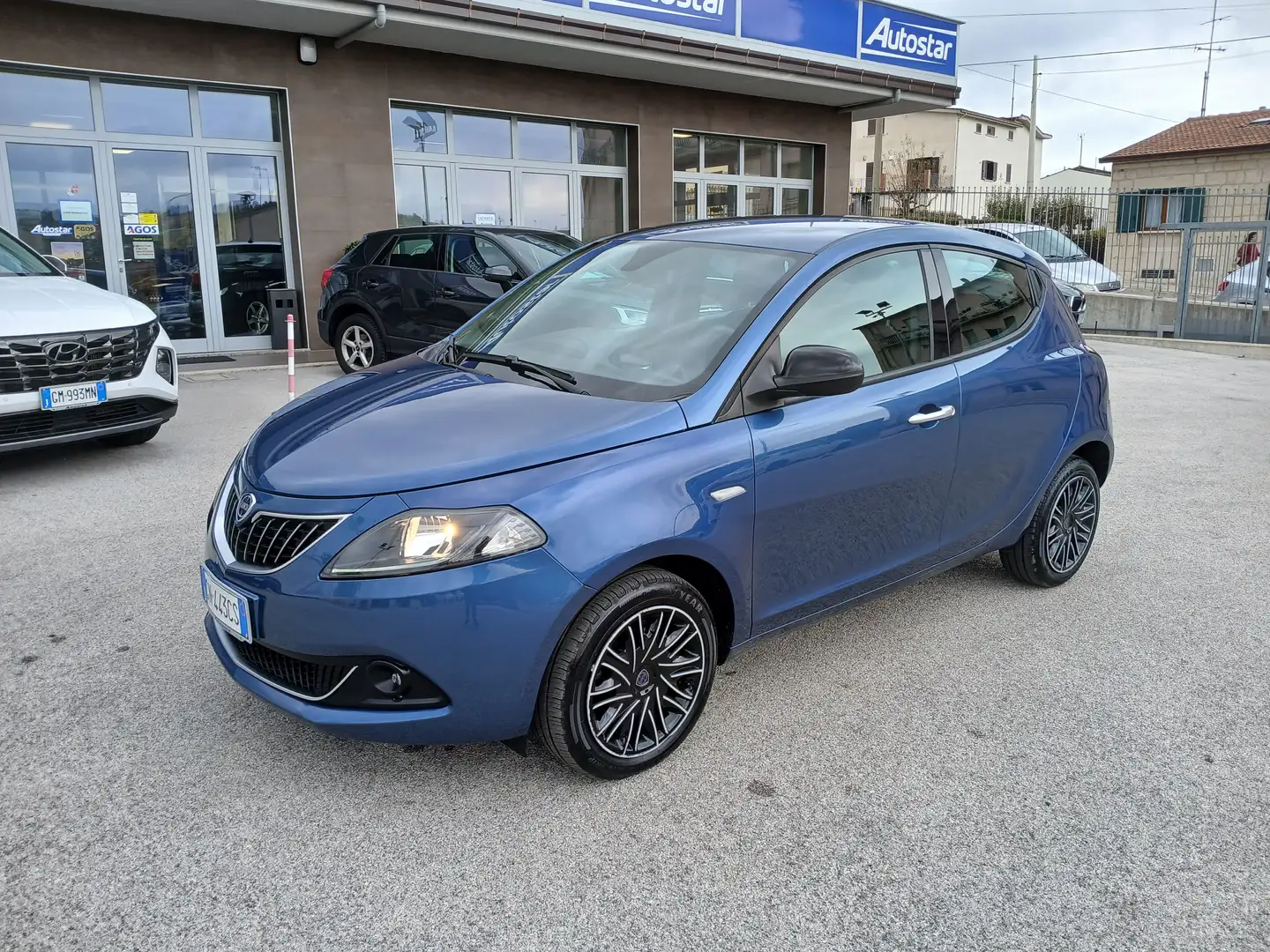 Lancia Ypsilon YPSILON1.0 FIREFLY HYBRID 70CV GOLD 5 POSTI 2023 Blu/Azzurro - 1