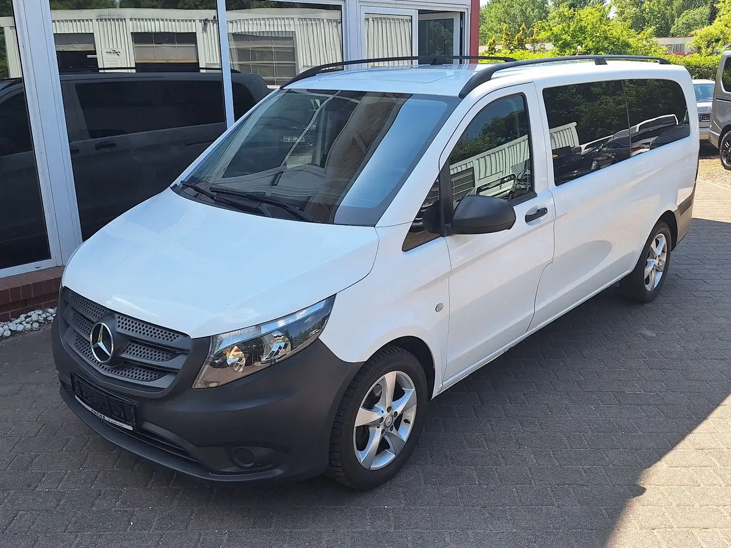Mercedes-Benz Vito Tourer 111 CDI Pro FWD extralang 8 Sitzer Blanc - 1