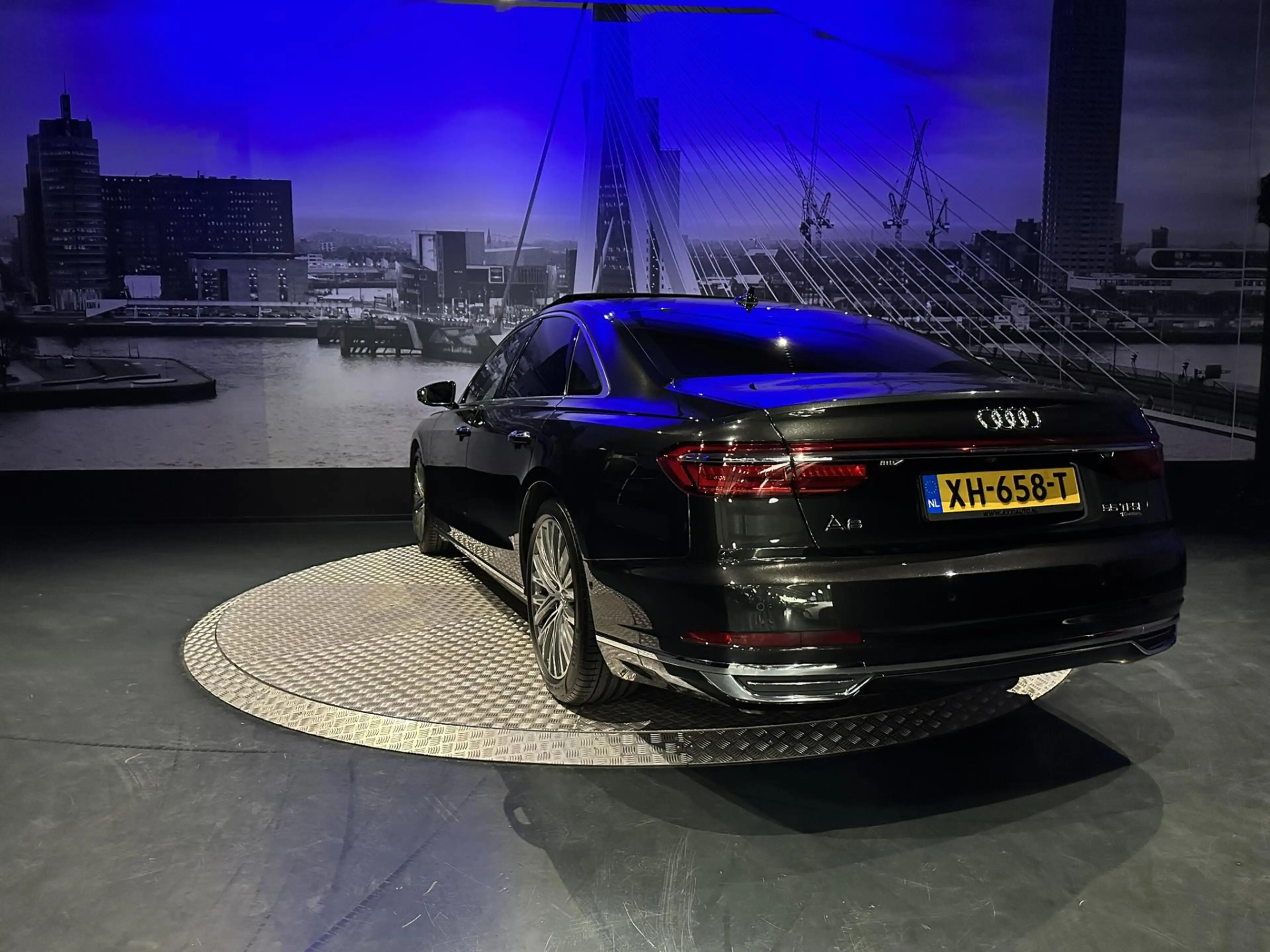 Audi A8 55 TFSI quattro Pro Line Plus *NL-auto*B&O*360came — photo 10