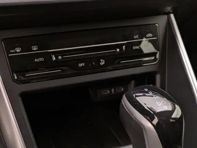 Volkswagen Polo view 12