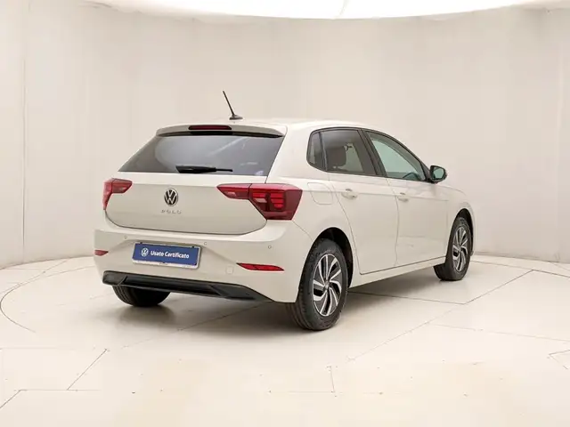 Volkswagen Polo view 4