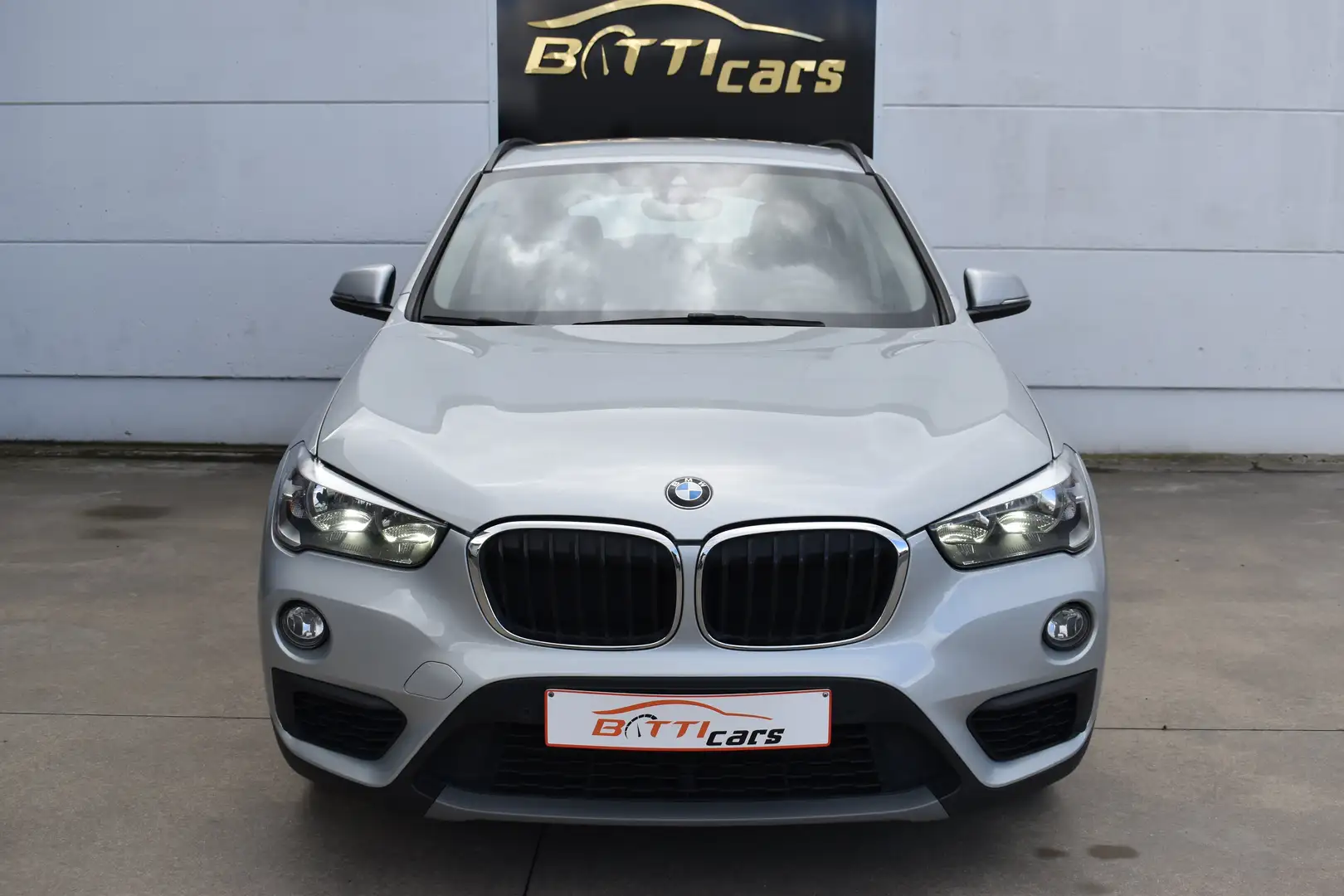 BMW X1 sDrive18iA* Leder* Zetelverw.* Navi* PDC* Trekhaak Zilver - 2