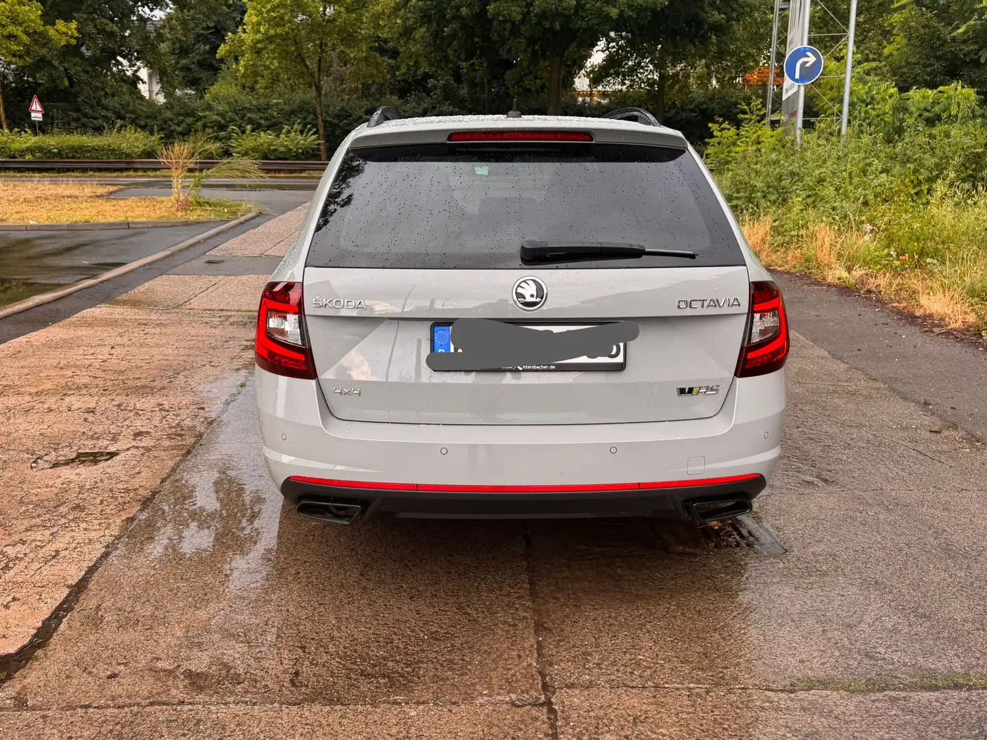 Skoda Octavia Combi 2.0 TDI 4x4 DSG RS Grau - 2