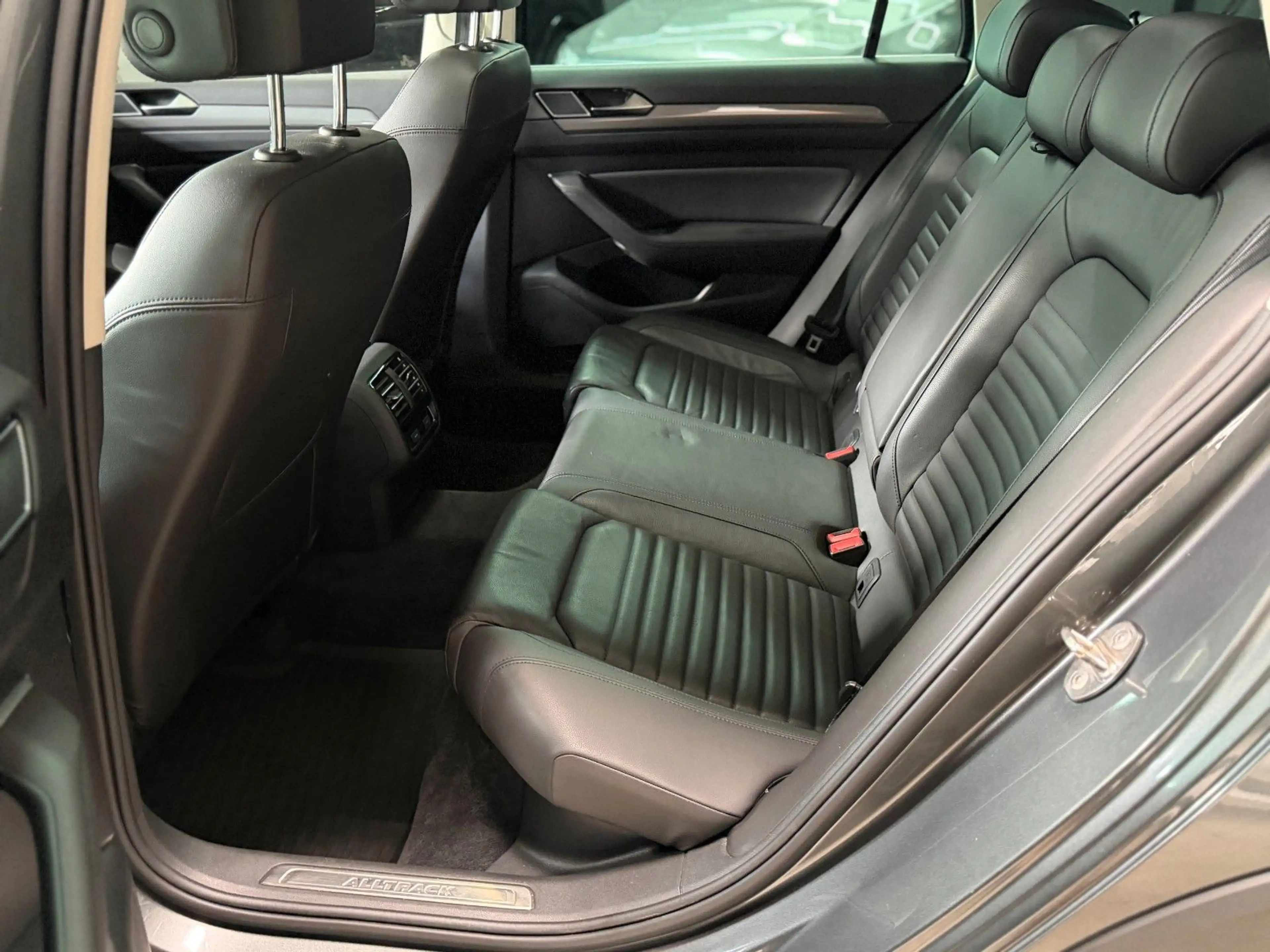 Volkswagen Passat Alltrack DSG 4MOT/HUP/KAM/PAN/ACC/AHK — photo 14