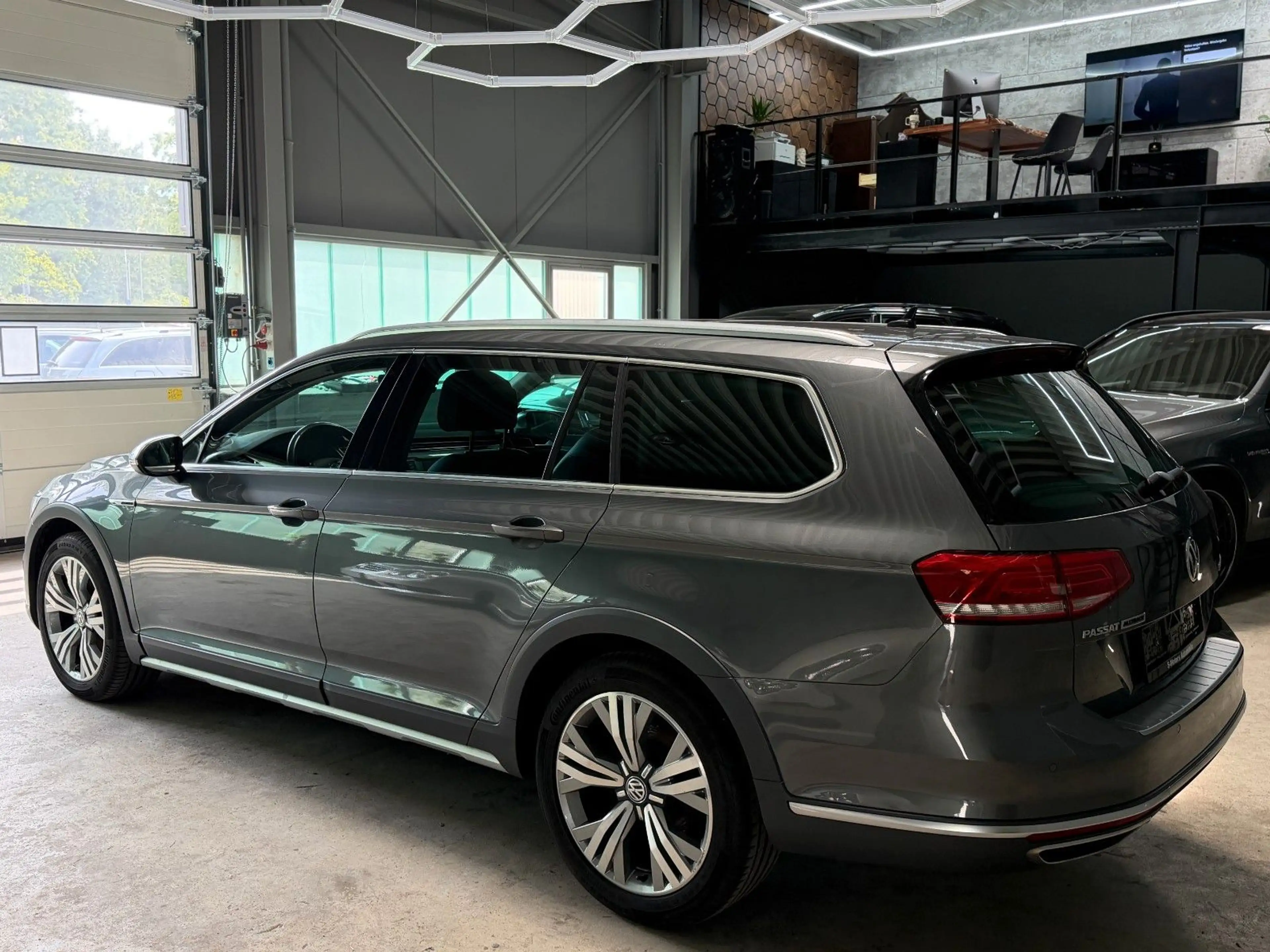 Volkswagen Passat Alltrack DSG 4MOT/HUP/KAM/PAN/ACC/AHK — photo 6