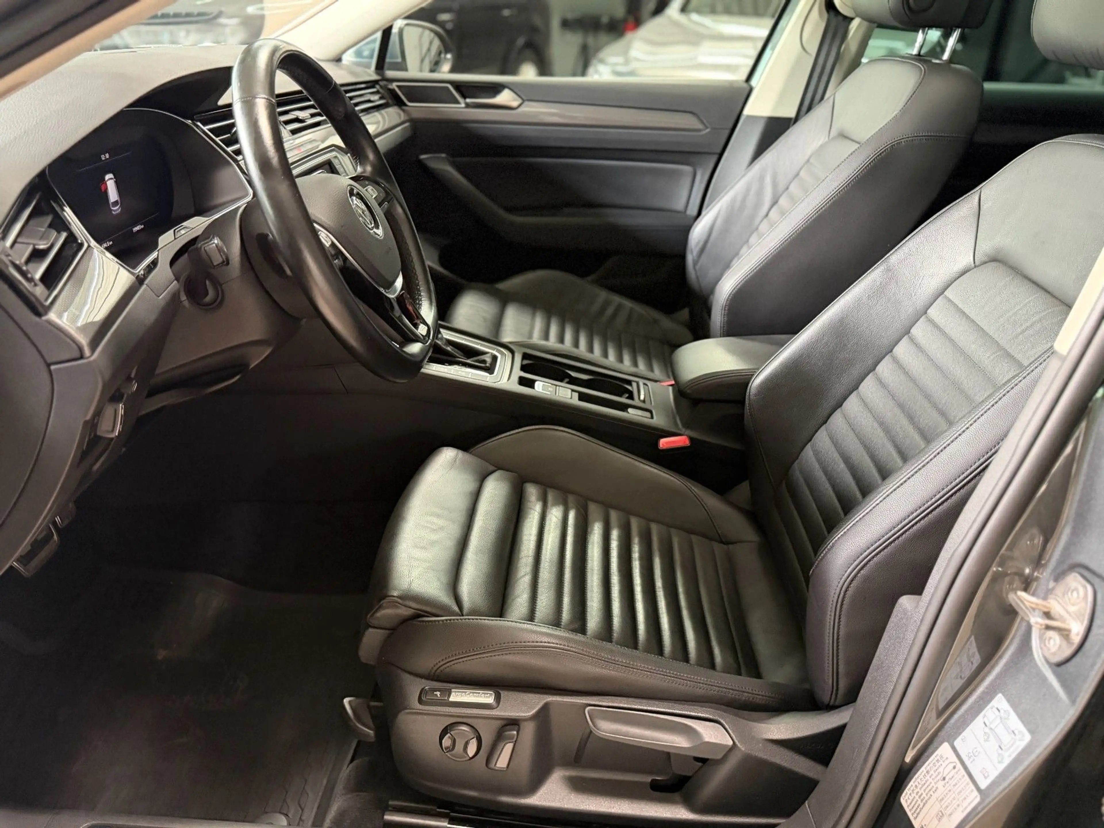 Volkswagen Passat Alltrack DSG 4MOT/HUP/KAM/PAN/ACC/AHK — photo 13