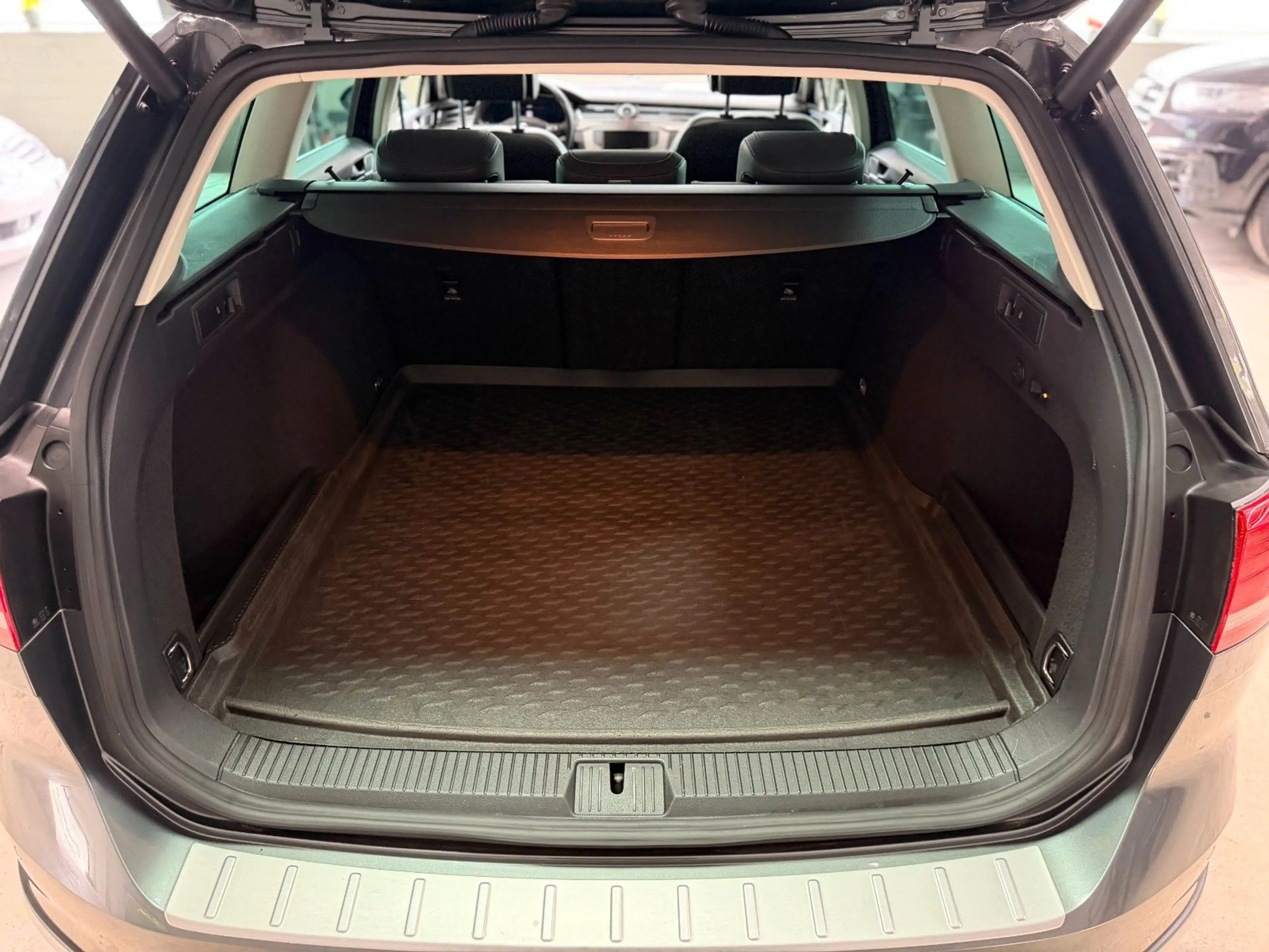 Volkswagen Passat Alltrack DSG 4MOT/HUP/KAM/PAN/ACC/AHK — photo 10