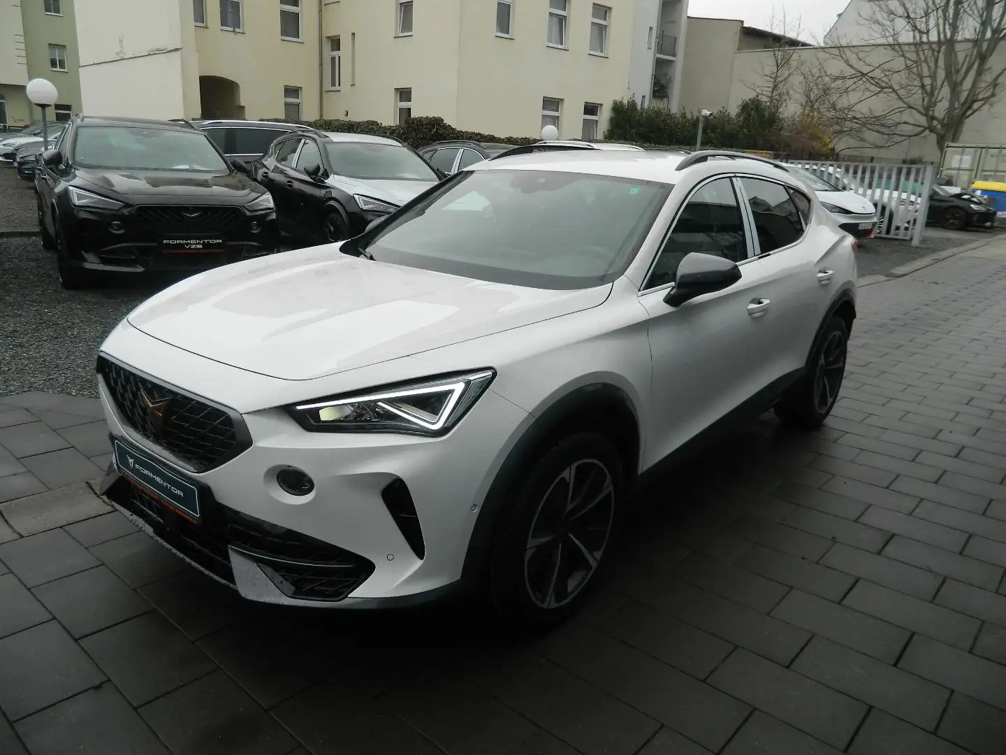 CUPRA Formentor 1.5 TSI DSG FahrassistL/Sitzheiz/Navi/Parklenka/AH Weiß - 2