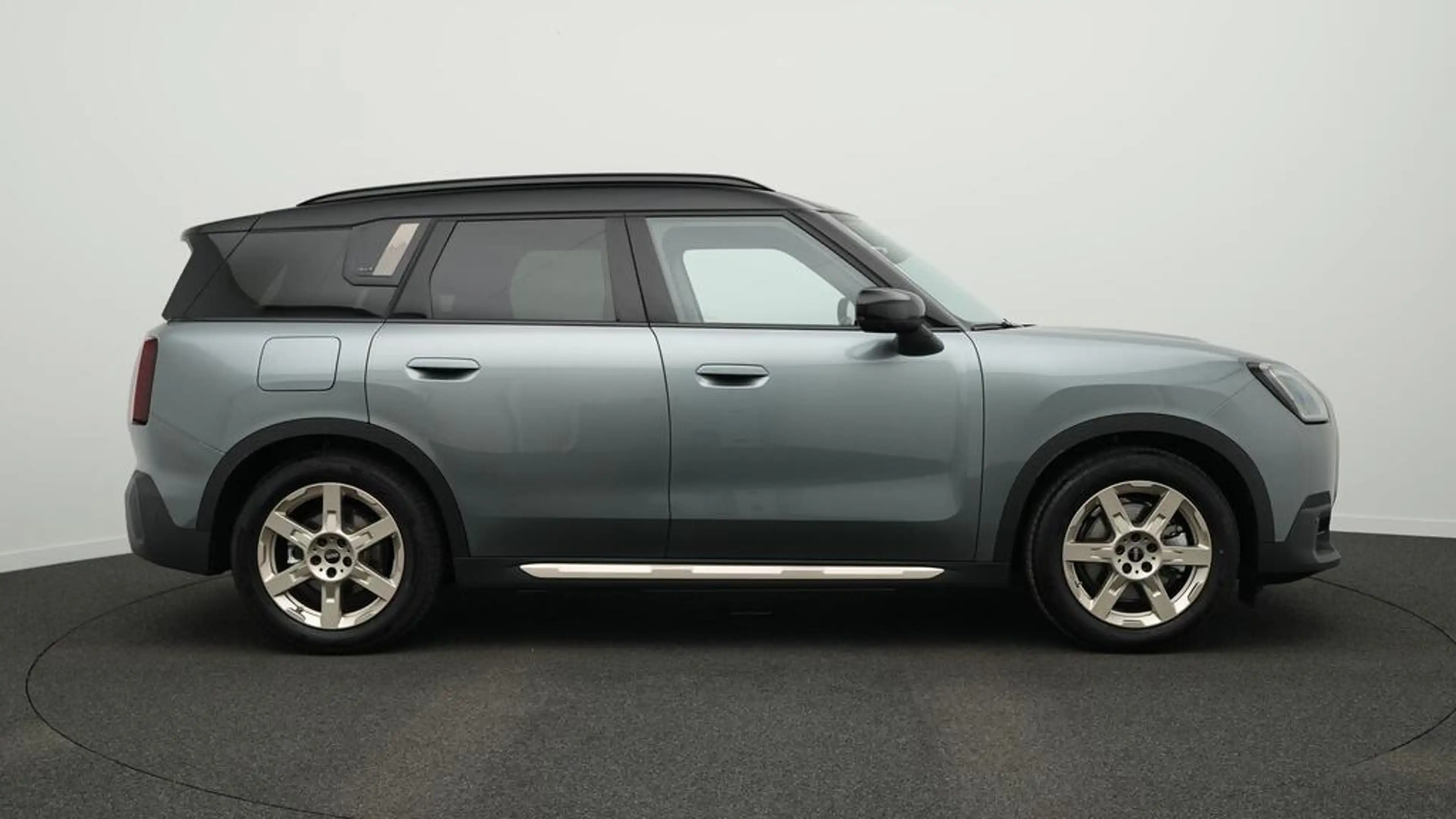 MINI Countryman SE All4 Favoured Trim — photo 2