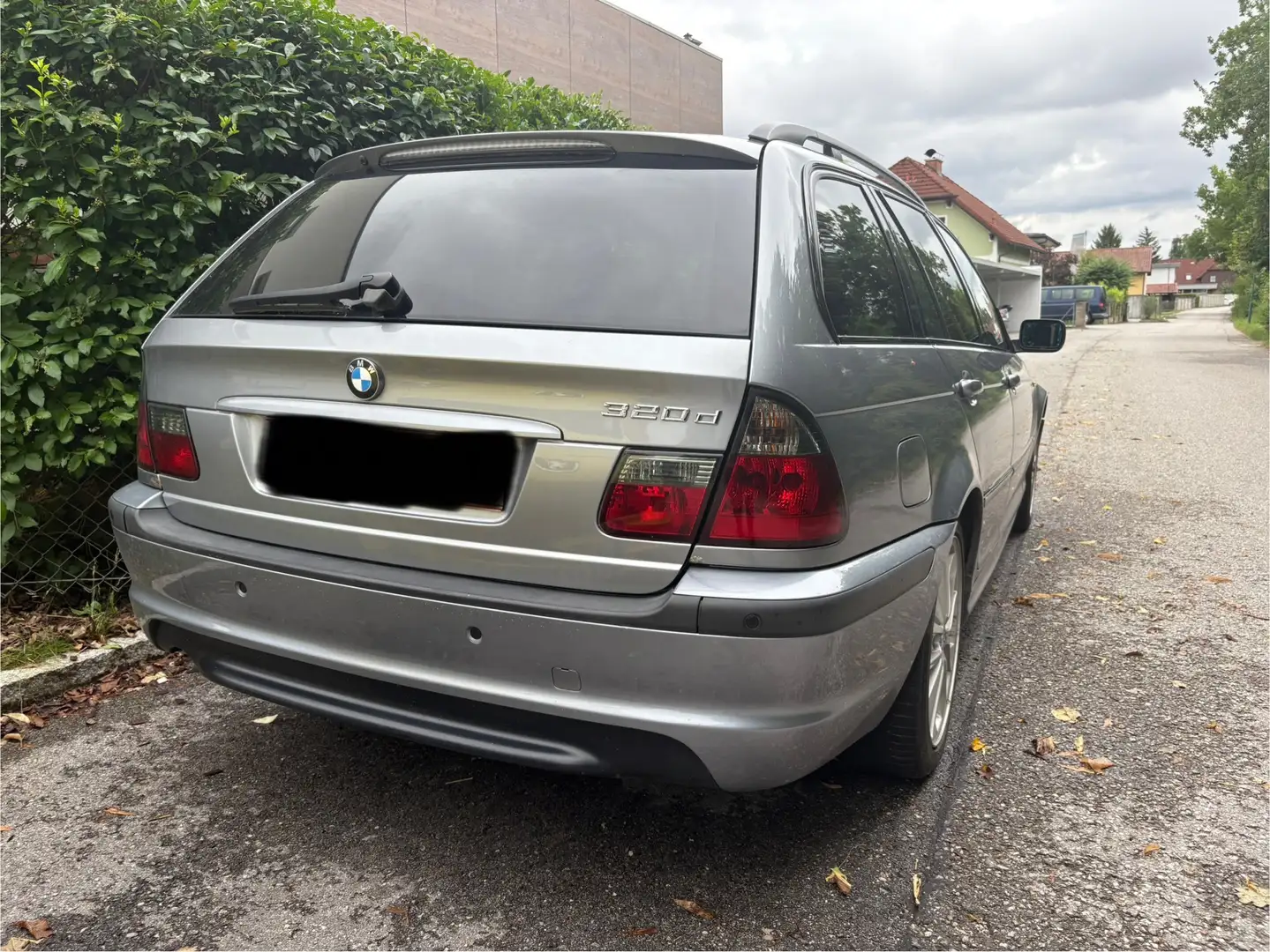 BMW 320 320d touring - 1