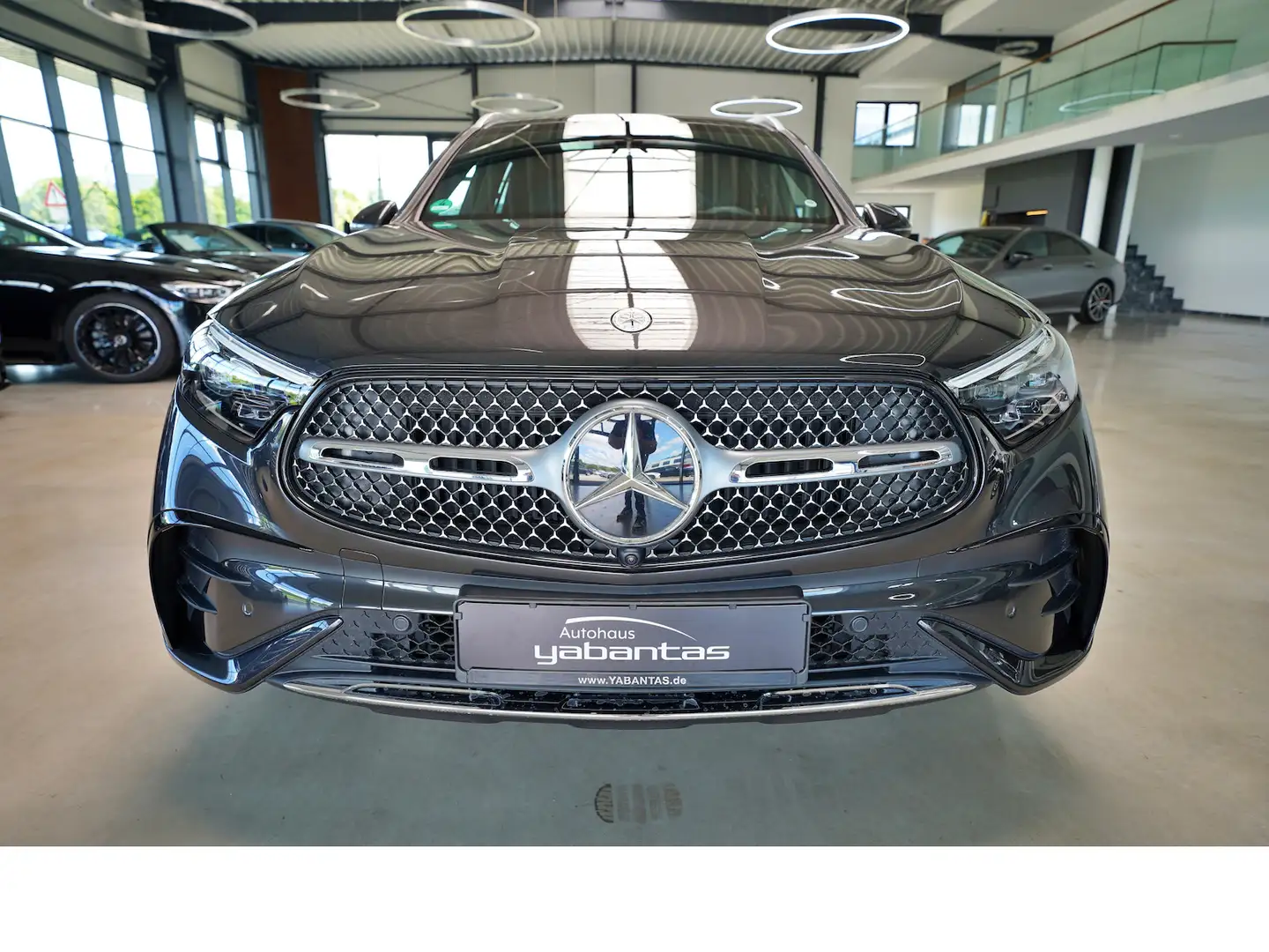 Mercedes-Benz GLC 400 e 4M AMG PANO Distoni 360°-KKEYLESS Memory Grau - 2