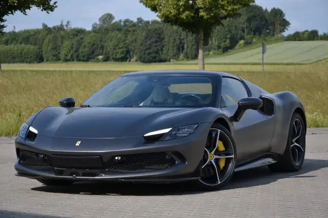 Ferrari 296 GTB DCT*LIFT*360*JBL*CARPLAY*SITZKLIMA*PPF!*