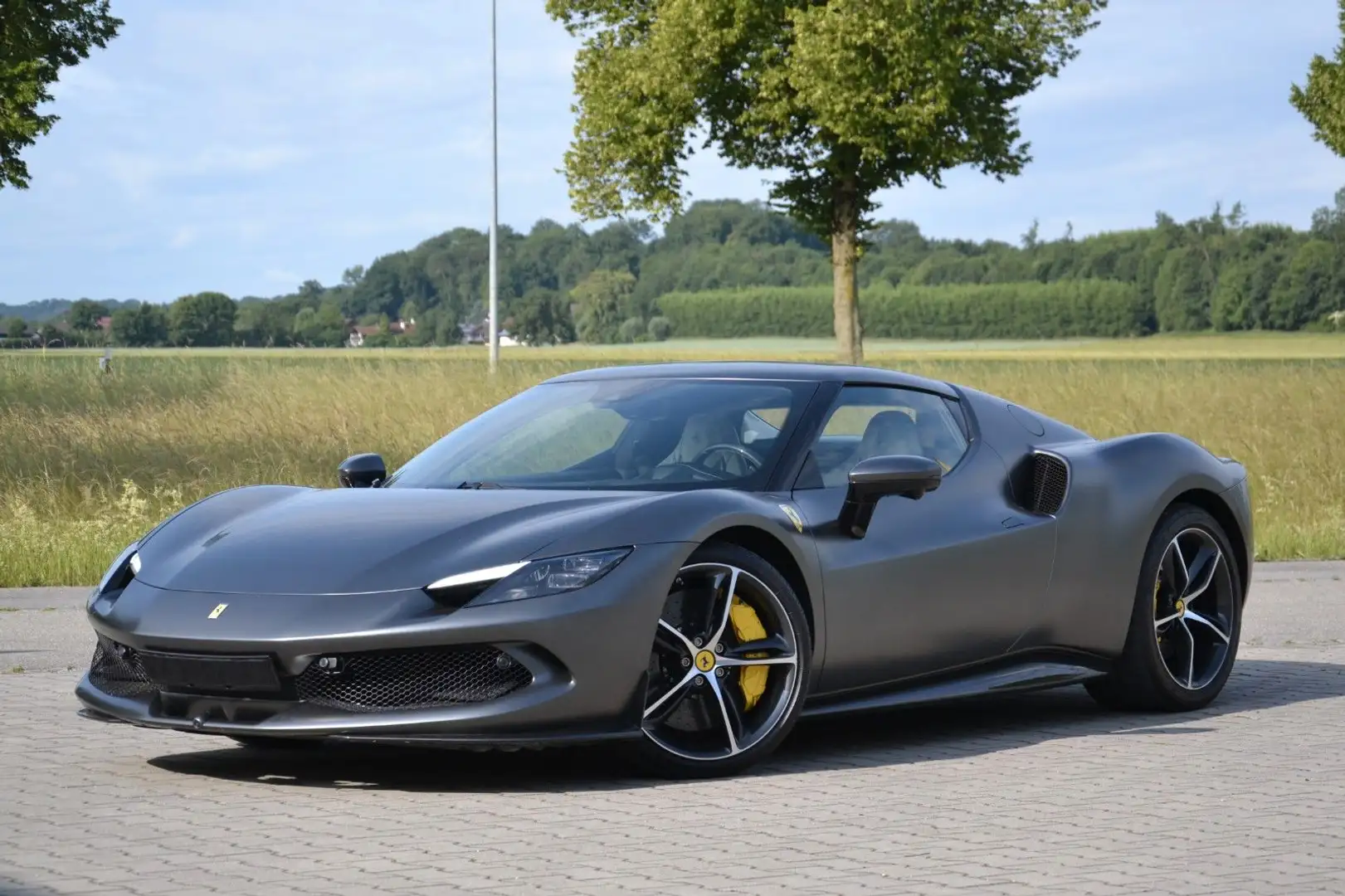 Ferrari 296 GTB DCT*LIFT*360*JBL*CARPLAY*SITZKLIMA*PPF!* Gris - 2