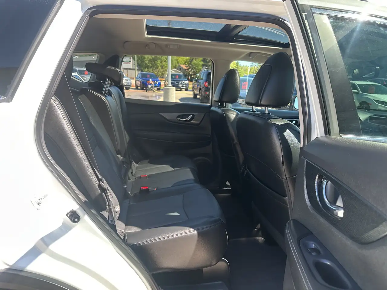 Nissan Rogue снимка Nissan Rogue
