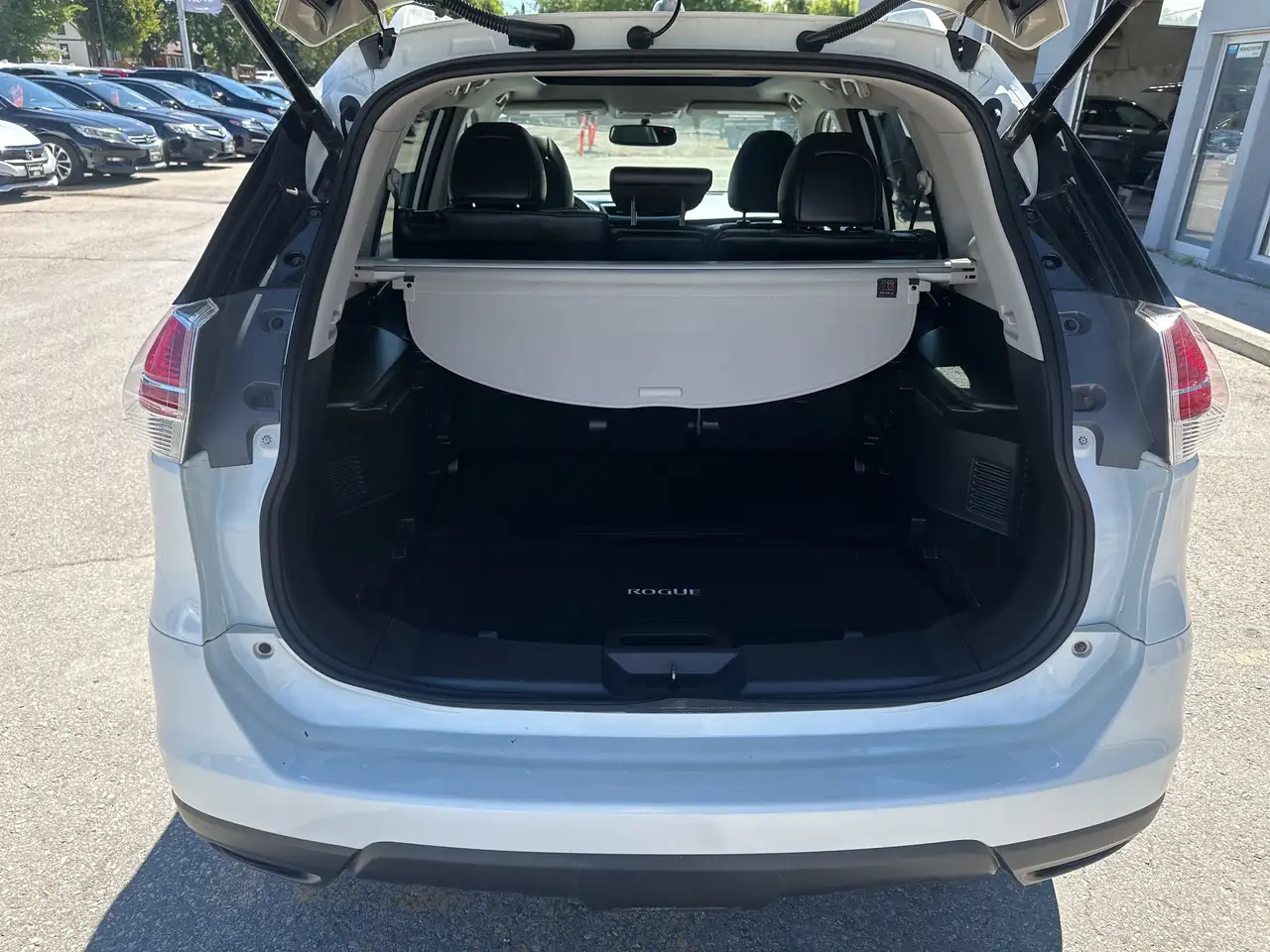 Nissan Rogue снимка Nissan Rogue