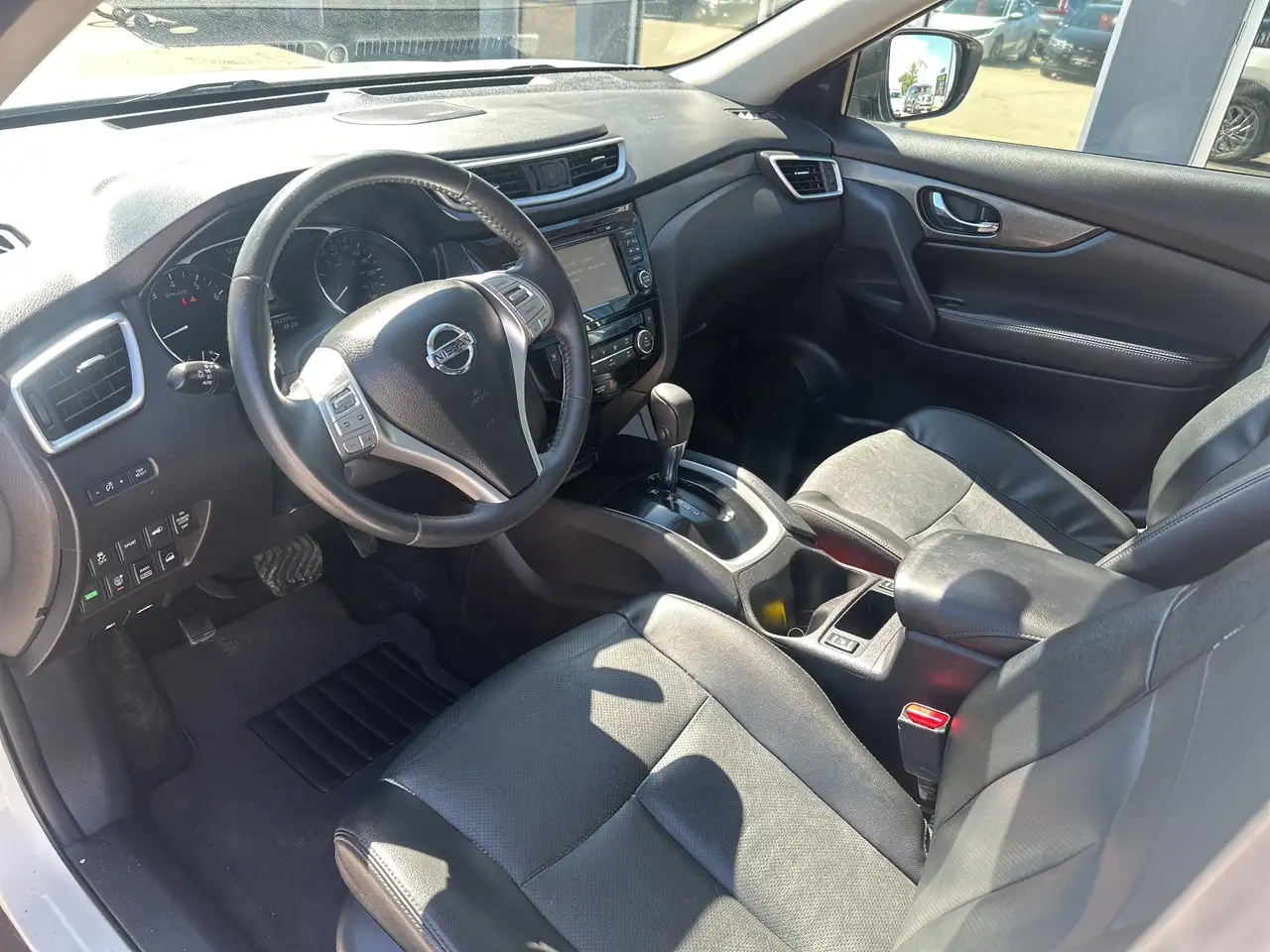 Nissan Rogue снимка Nissan Rogue