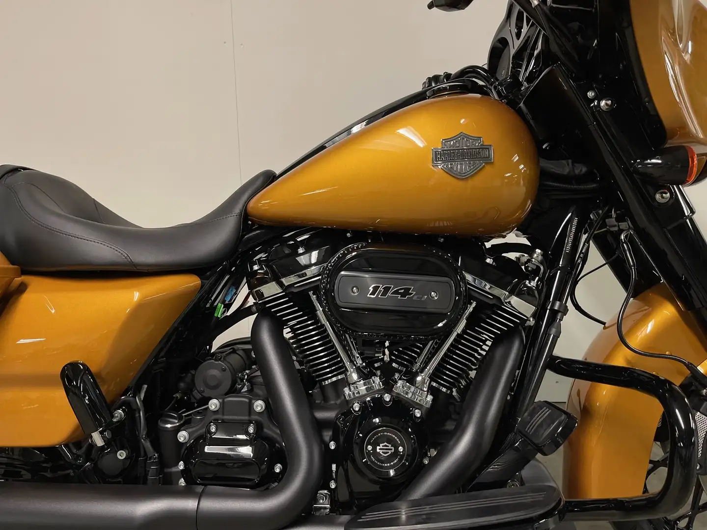 Harley-Davidson Street Glide TOURING FLHXS SPECIAL Oro - 2