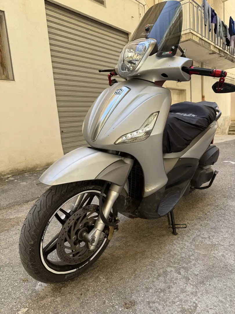 Piaggio Beverly 350 sport tourer - 1