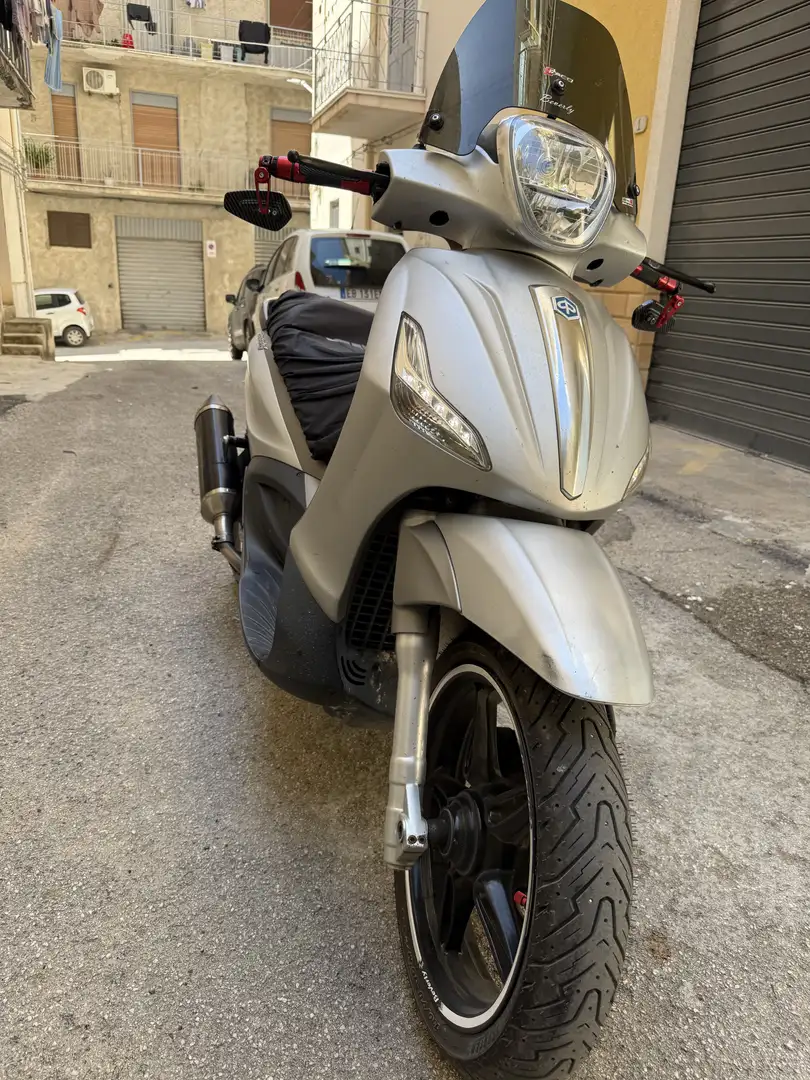 Piaggio Beverly 350 sport tourer - 2