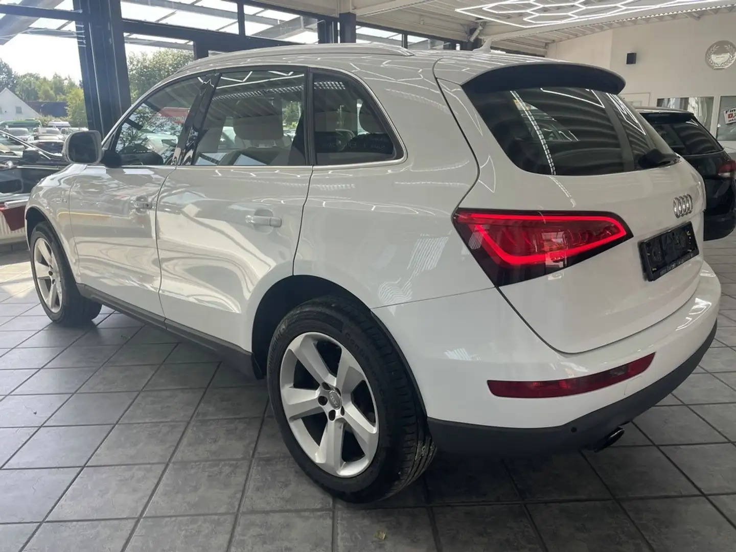 Audi Q5 2.0 TFSI quattro S-Line, Leder, Navi, Xenon Weiß - 2