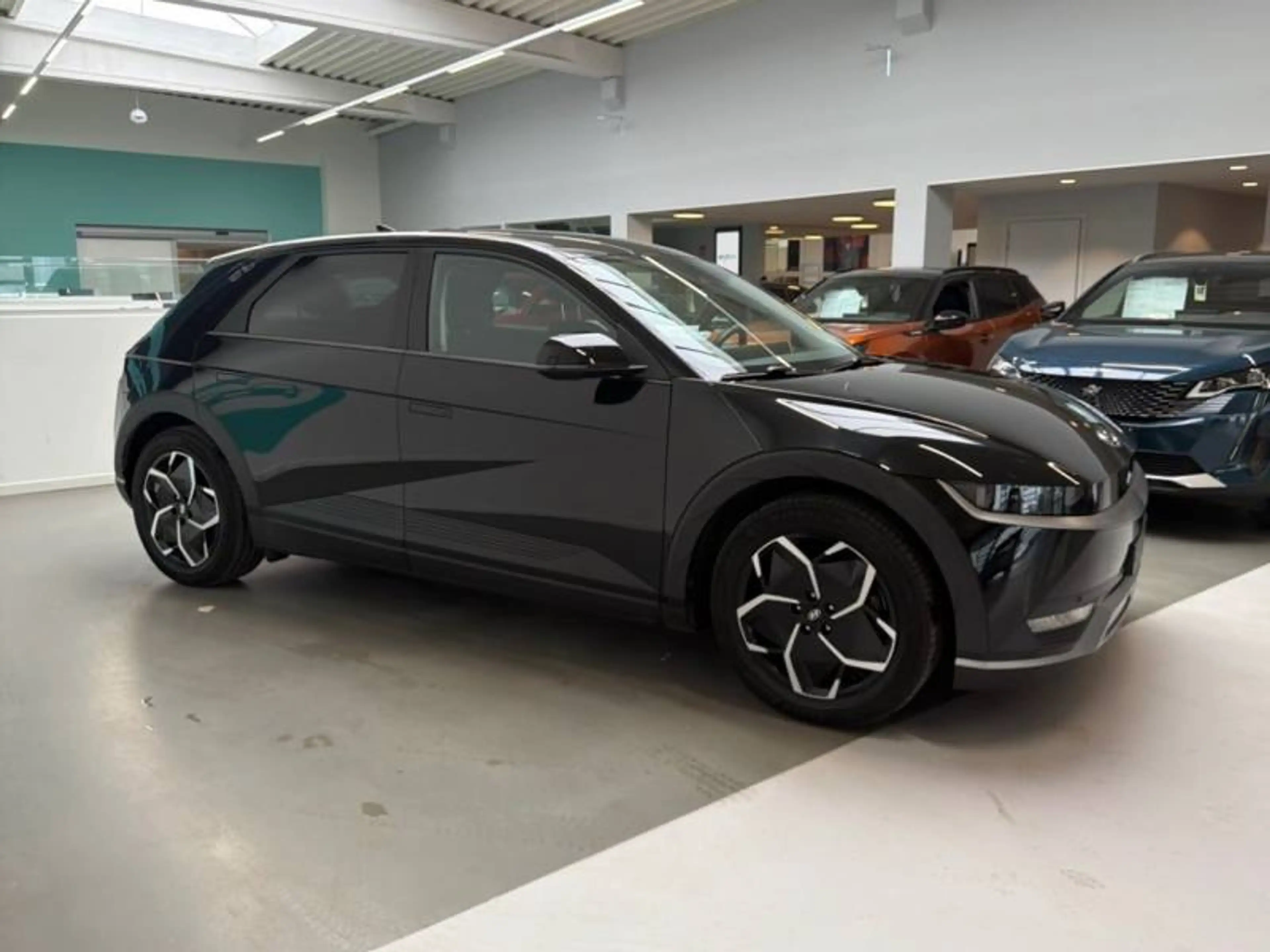 Hyundai IONIQ 5 1 77.4kWh Core — photo 3