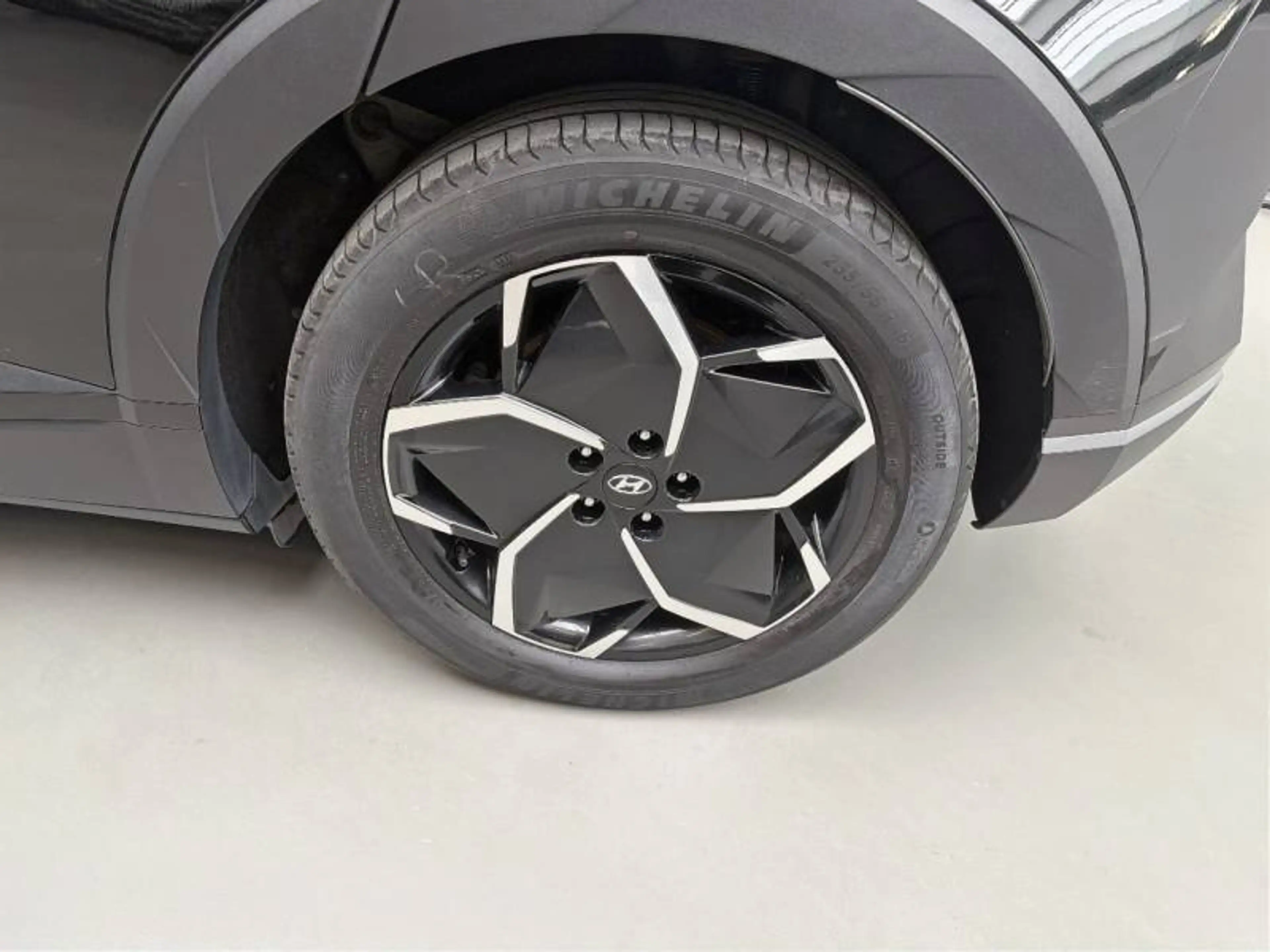 Hyundai IONIQ 5 1 77.4kWh Core — photo 11