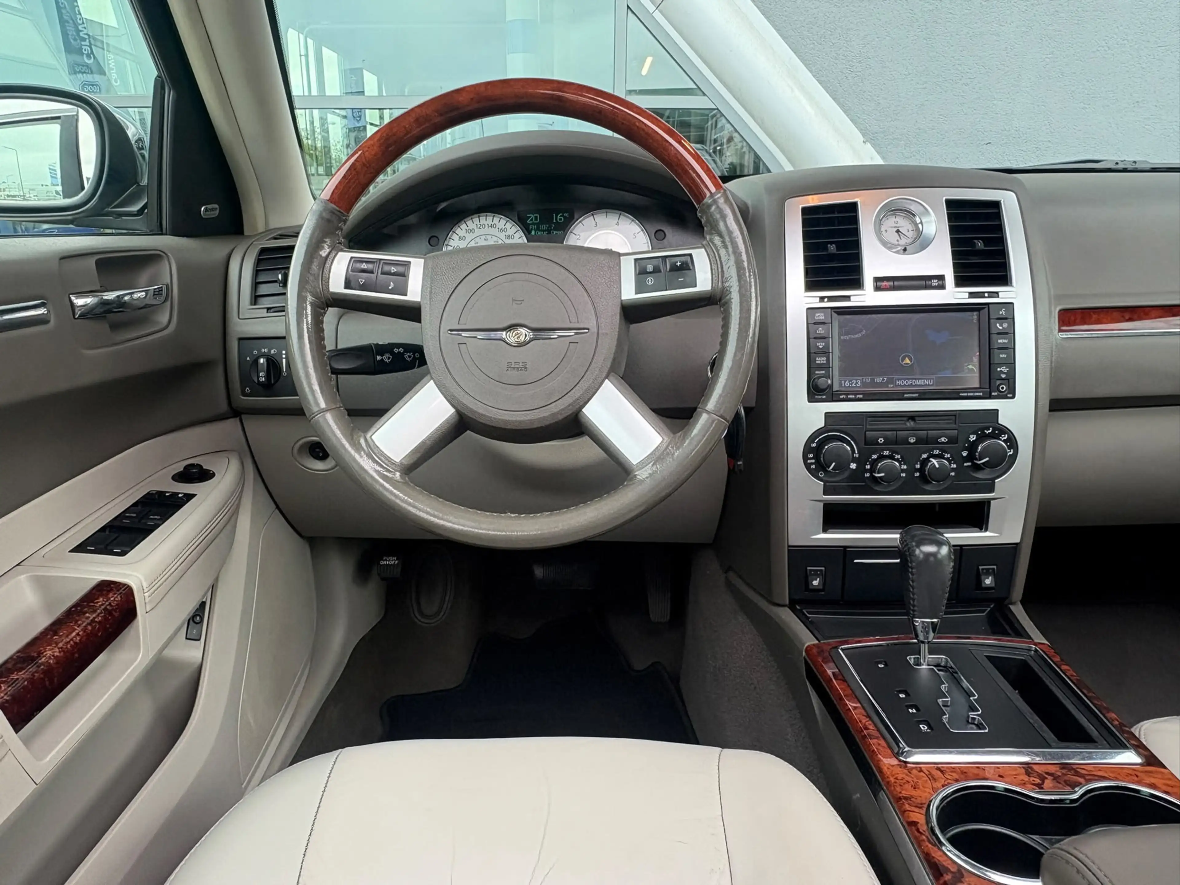 Chrysler 300C 3.5 V6 249pk Schuifdak / Stoelverwarming / Navigat — photo 5