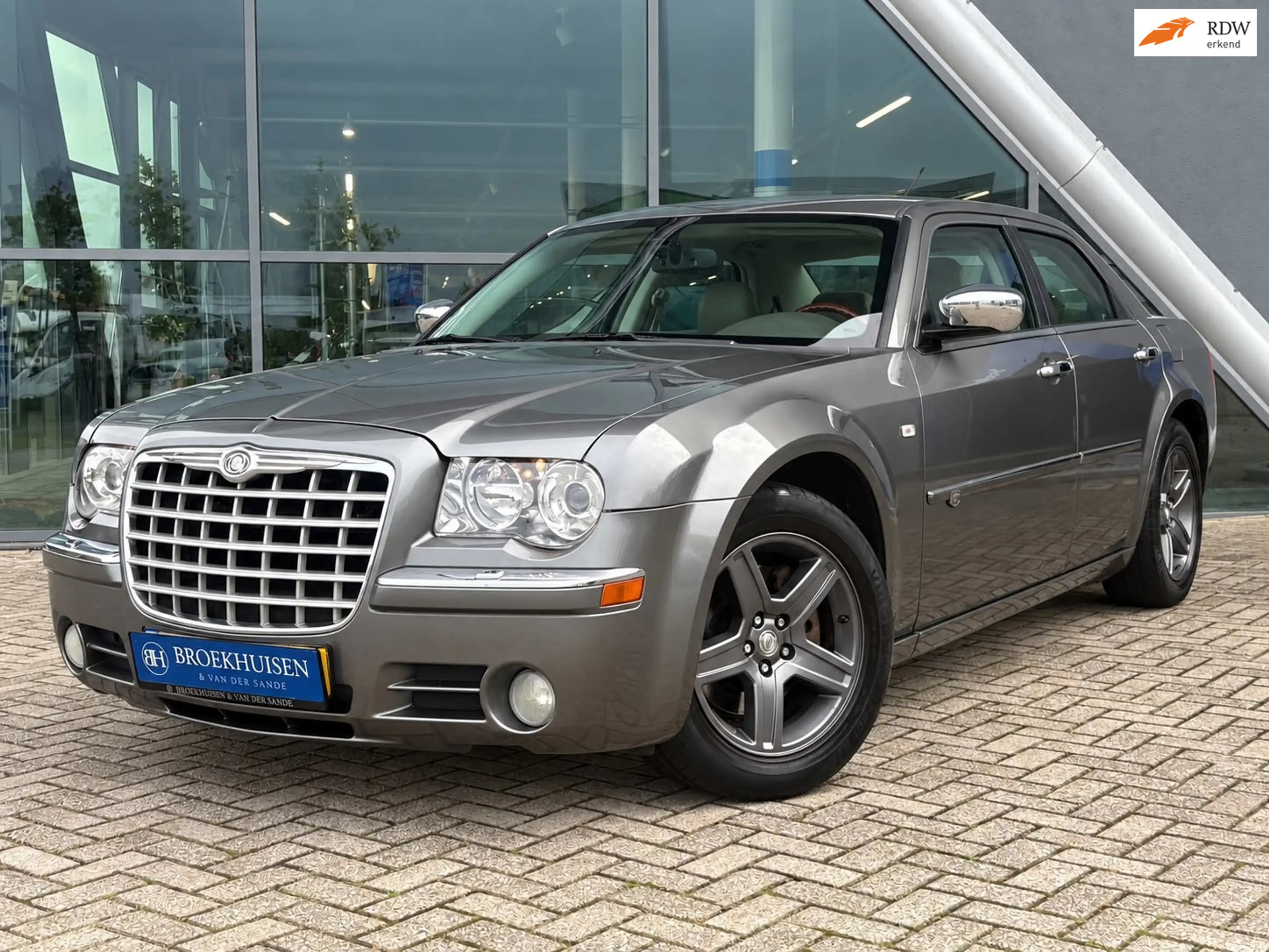 Chrysler 300C 3.5 V6 249pk Schuifdak / Stoelverwarming / Navigat
