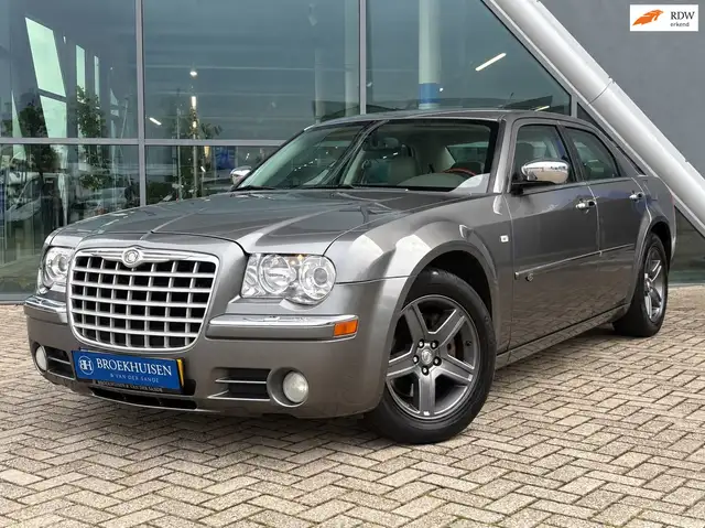 Chrysler 300C 3.5 V6 249pk Schuifdak / Stoelverwarming / Navigat