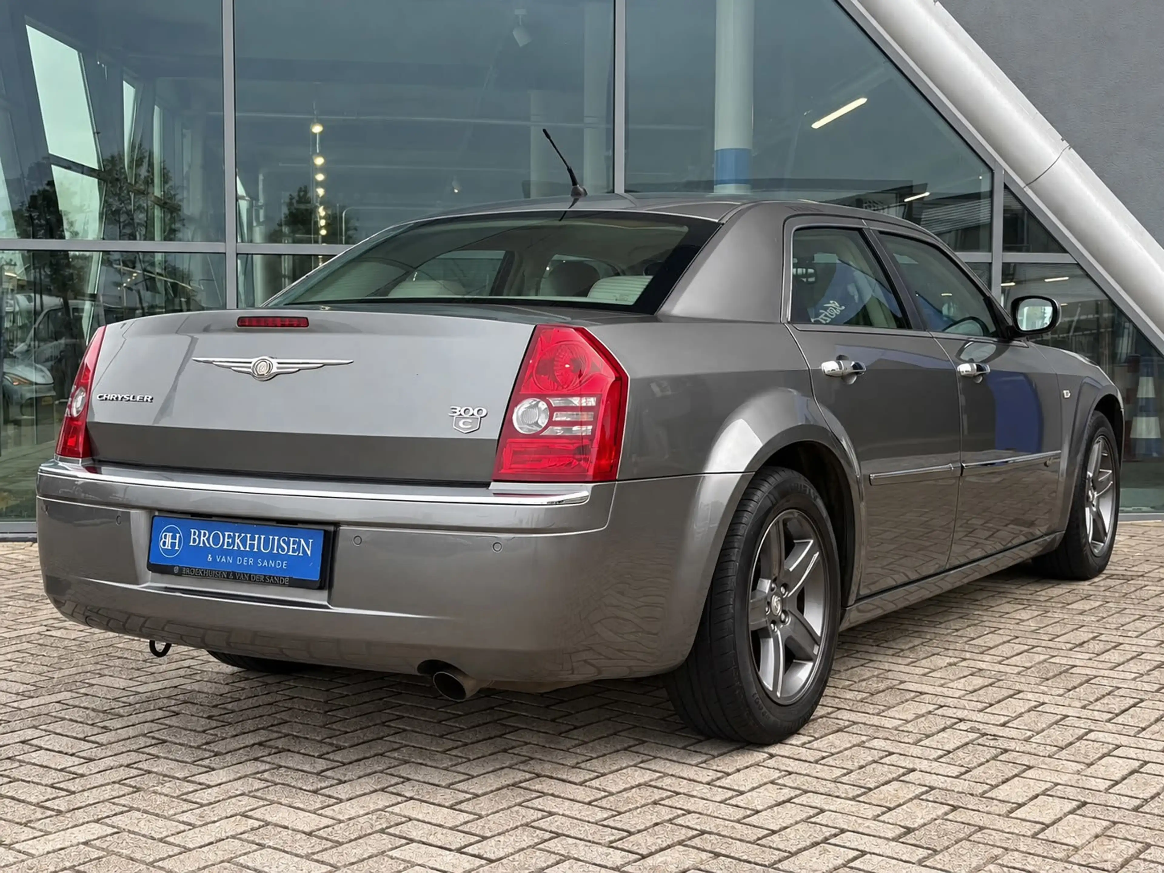 Chrysler 300C 3.5 V6 249pk Schuifdak / Stoelverwarming / Navigat — photo 2