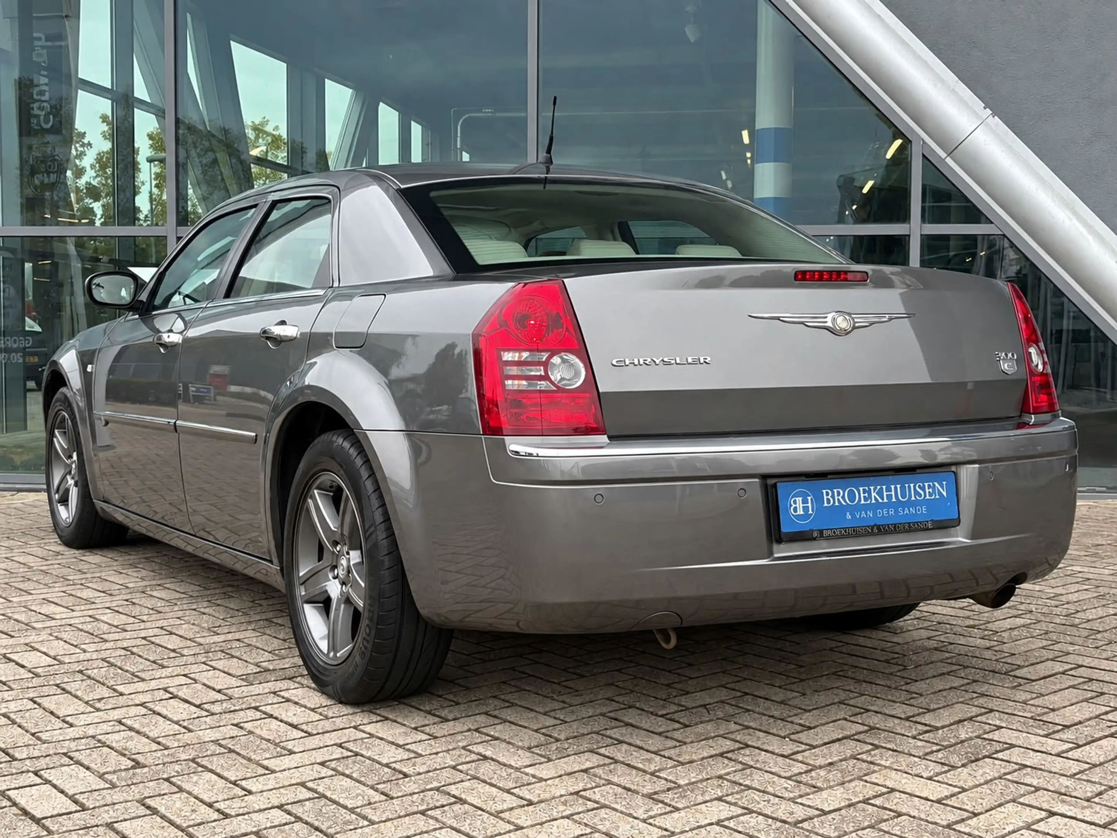 Chrysler 300C 3.5 V6 249pk Schuifdak / Stoelverwarming / Navigat — photo 4