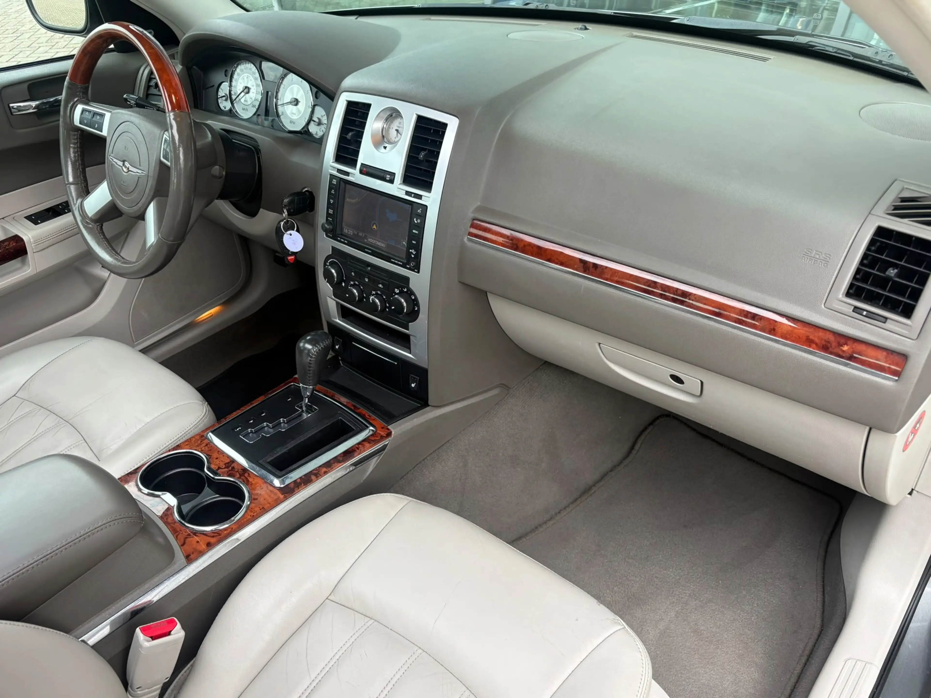 Chrysler 300C 3.5 V6 249pk Schuifdak / Stoelverwarming / Navigat — photo 6